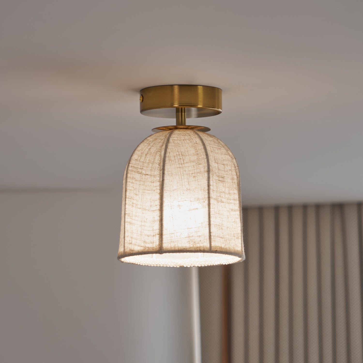 Linnen plafondlamp met gouden ijzeren frame rustiek design warm sfeerlicht voor slaapkamer woonkamer hal entree landelijk | Sansoti