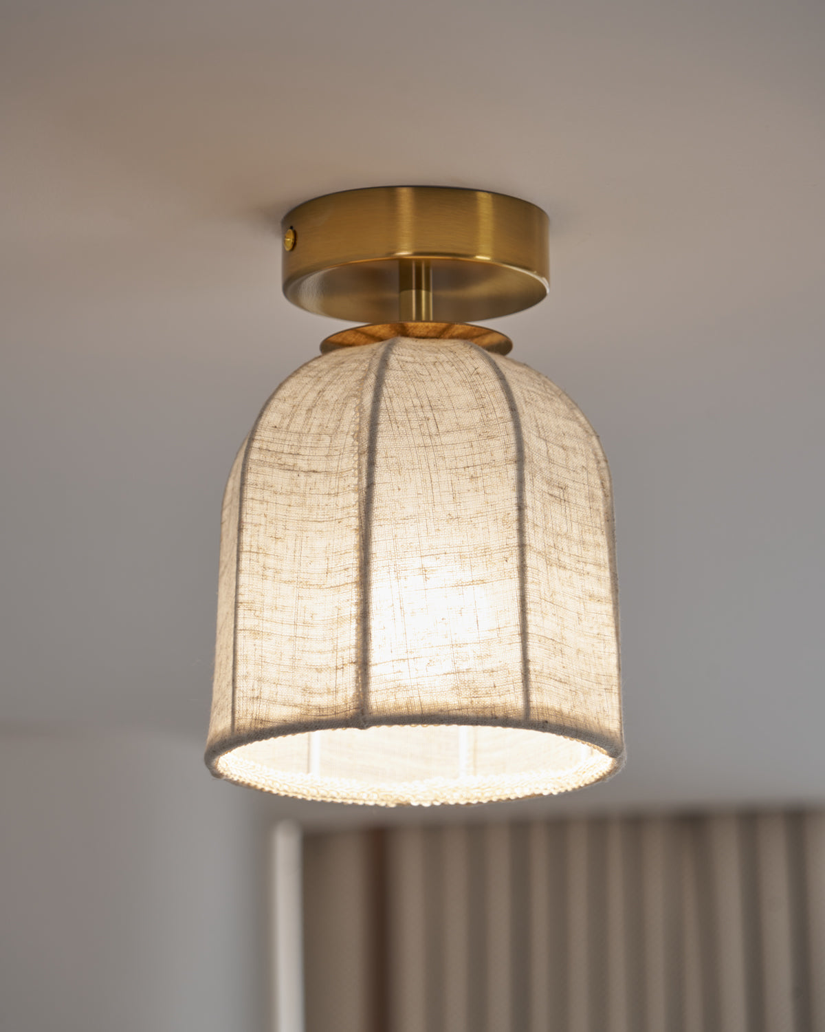 Linnen plafondlamp met gouden ijzeren frame rustiek design warm sfeerlicht voor slaapkamer woonkamer hal entree landelijk | Sansoti