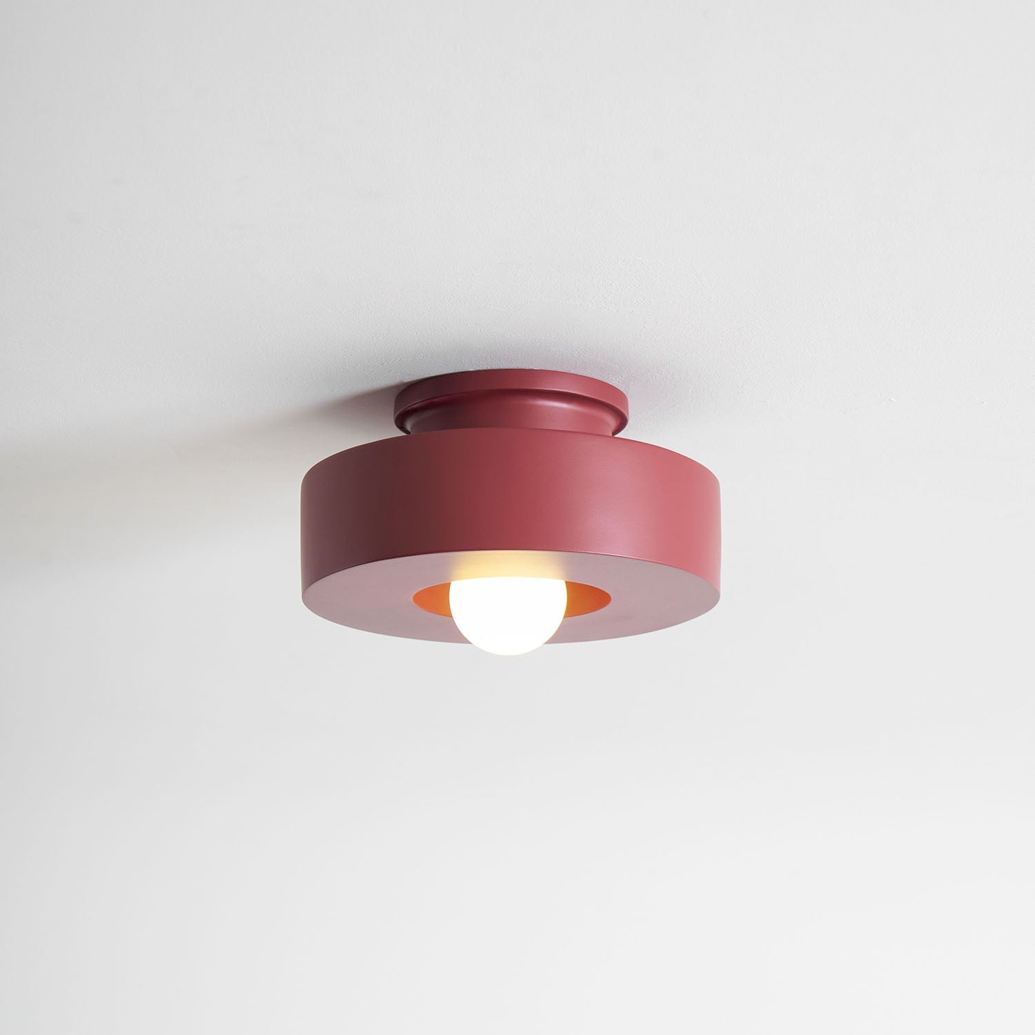Plafondlamp Simon met Gestapelde Cilindervormen Hars Beschikbaar in Rood Groen Zwart E26 E27 Fitting Ø30×15cm Minimalistisch Design Geometrisch Sculptuur Verlichtingselement | Sansoti