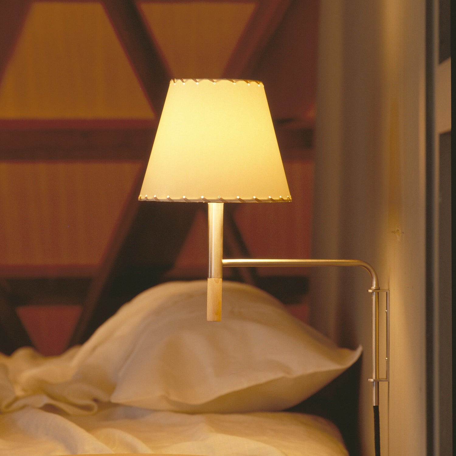 Verstelbare Wandlamp met Zwenkarm – Moderne Design Leeslamp met Handgebreide Perkament of Geplisseerde Kap | Sansoti