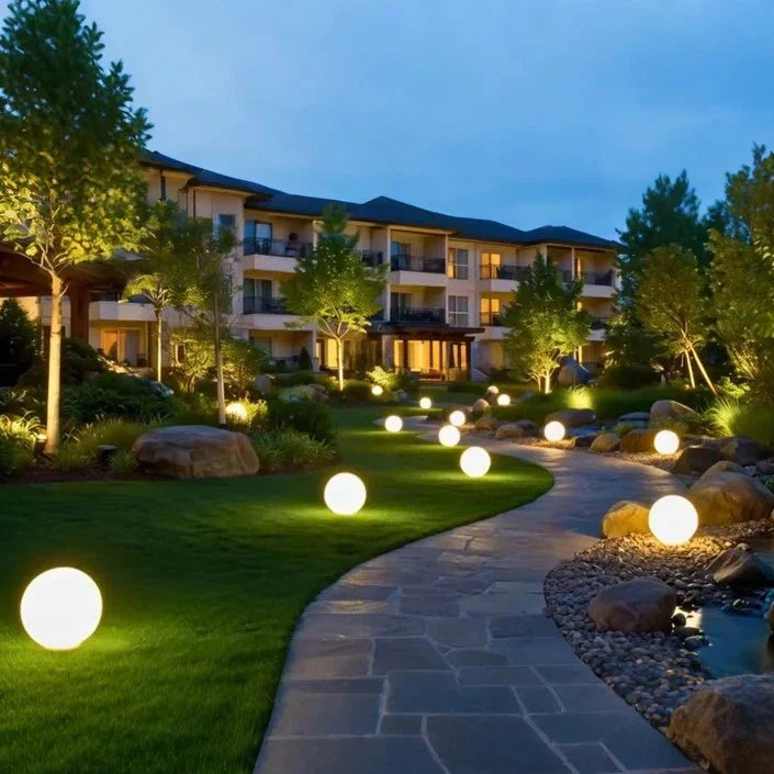 Kugel-Gartenlampe LED mit Solarenergie, stimmungsvolle Beleuchtung für Garten und Terrasse, wasserdicht, mit Fernbedienung, 16 Farben | Sansoti