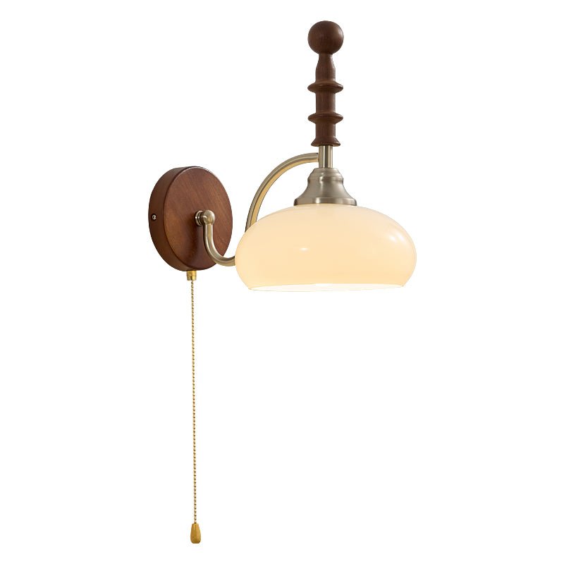 Vintage Wandleuchte mit Zugschalter, Wandplatte aus Walnussholz und Opalglasschirm | Restfield