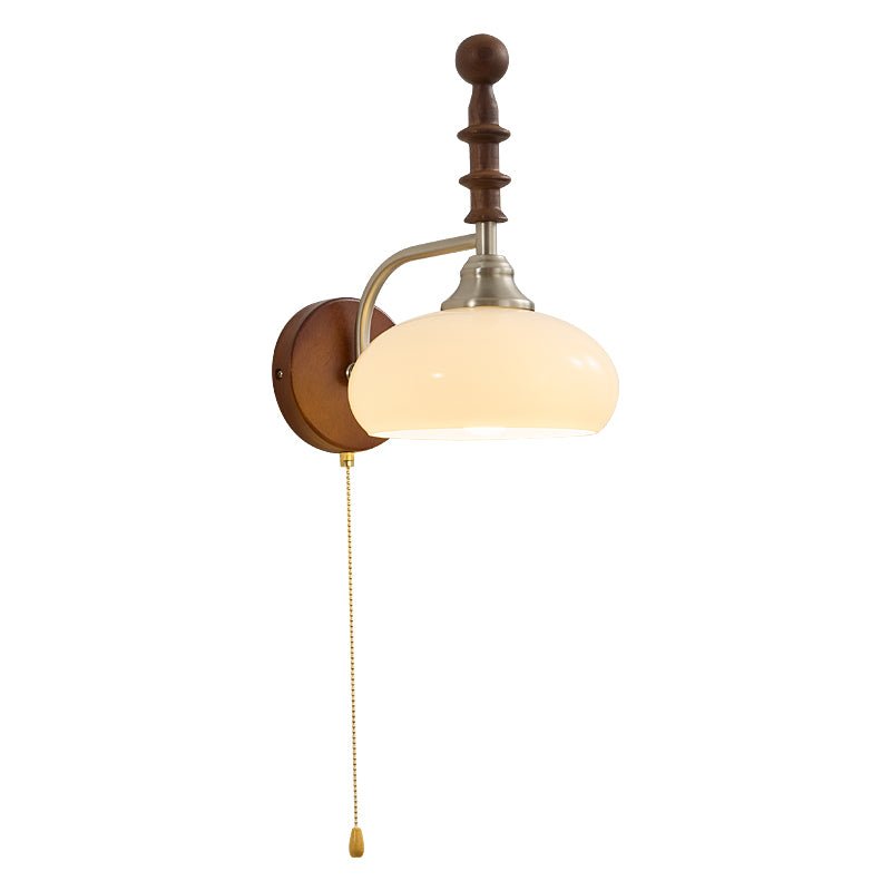Vintage Wandleuchte mit Zugschalter, Wandplatte aus Walnussholz und Opalglasschirm | Restfield