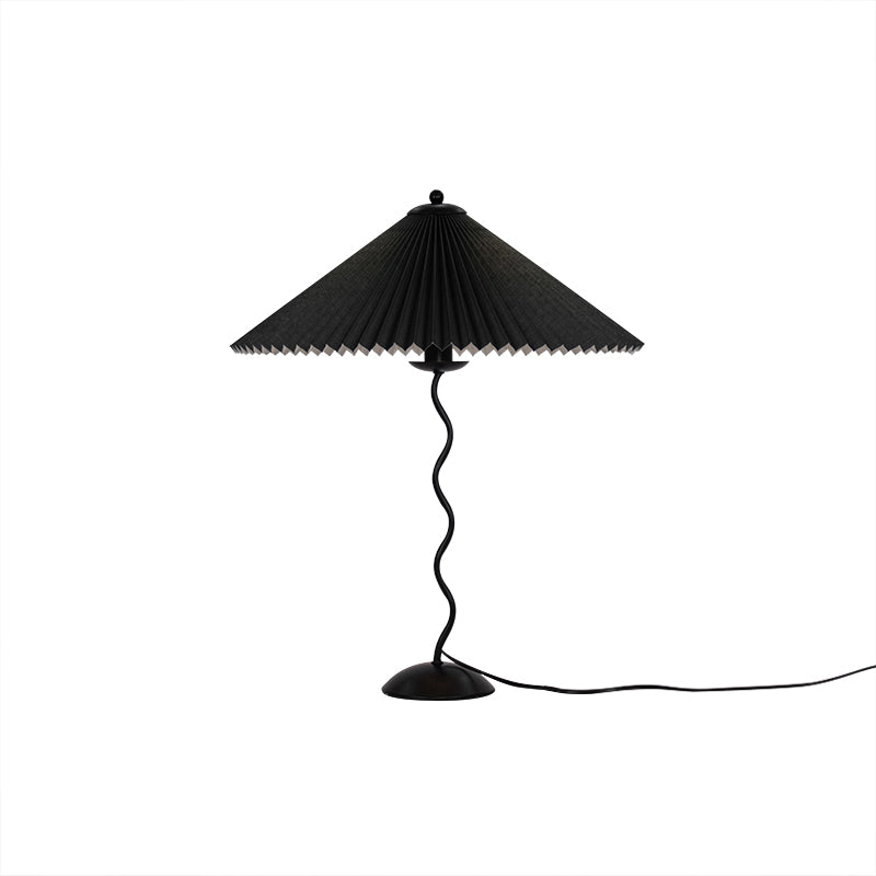 Tafellamp met Golvende Voet en Geplooide Kap – Scandinavisch Accent voor Woonkamer, Gang of Slaapkamer | Zwarte Basis met Beige, Witte, Donkergroene of Zwarte Stoffen Kap | E14 Fitting | Dimbaar met Drukknop | Sansoti