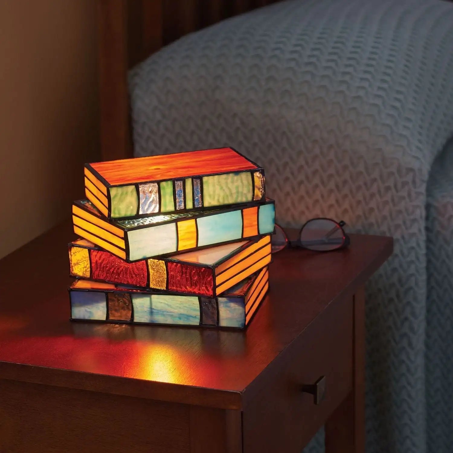 Handgemaakte Boekenlamp met Gekleurd Glas-Effect – Decoratieve Tafellamp voor Lezers en Boekenliefhebbers | Sansoti