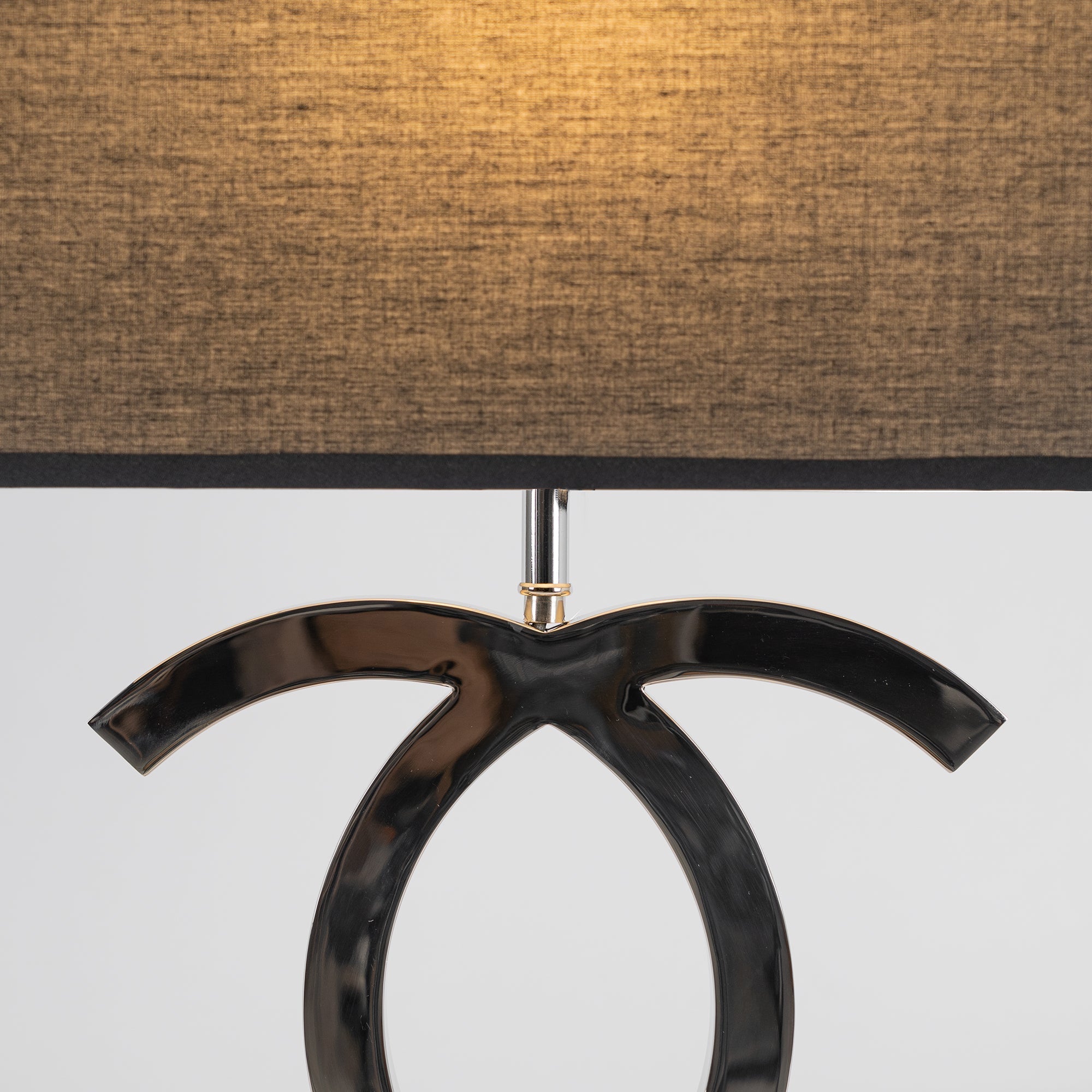 Roestvrij Stalen Tafellamp met Stoffen Kap – Luxe Designlamp Goud/Chroom met Zwart/Wit – E26/E27 Fitting – Ø36.5×H62cm | Sansoti