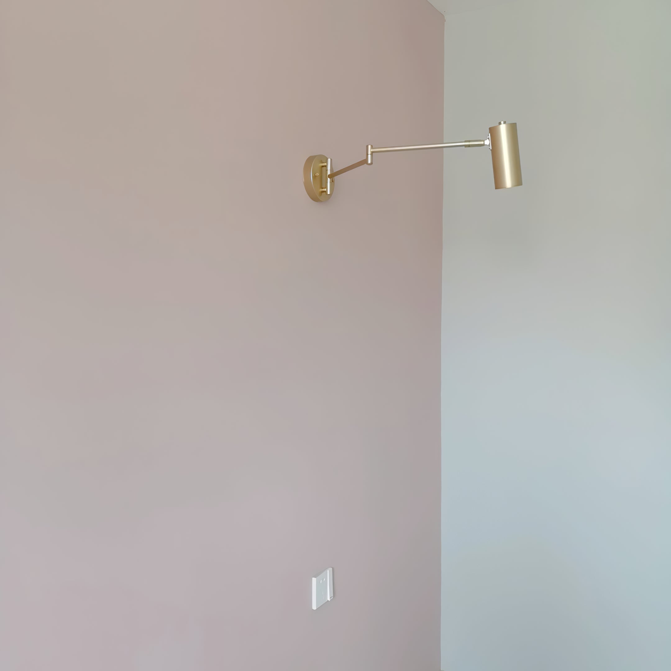 Verstellbare LED-Wandleuchte aus Messing oder schwarzem Metall mit schwenkbarem Arm und zylindrischem Spot für Schlafzimmer und Badezimmer | Restfield