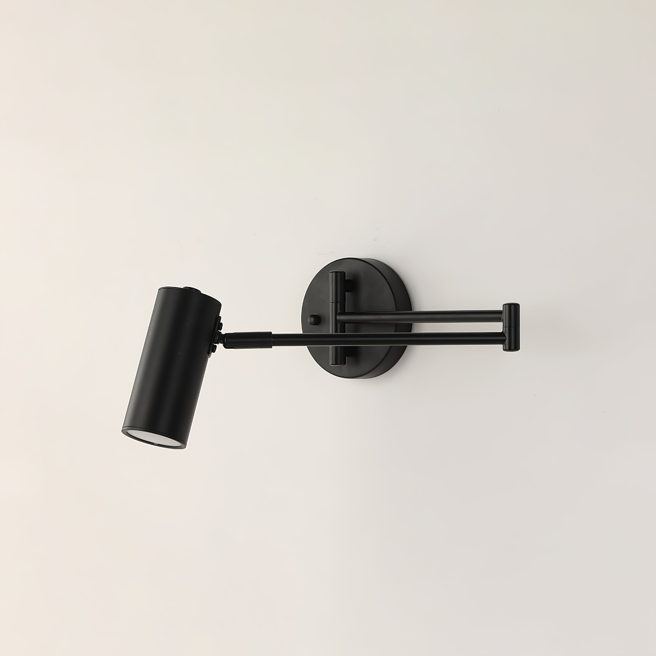 Verstellbare LED-Wandleuchte aus Messing oder schwarzem Metall mit schwenkbarem Arm und zylindrischem Spot für Schlafzimmer und Badezimmer | Restfield