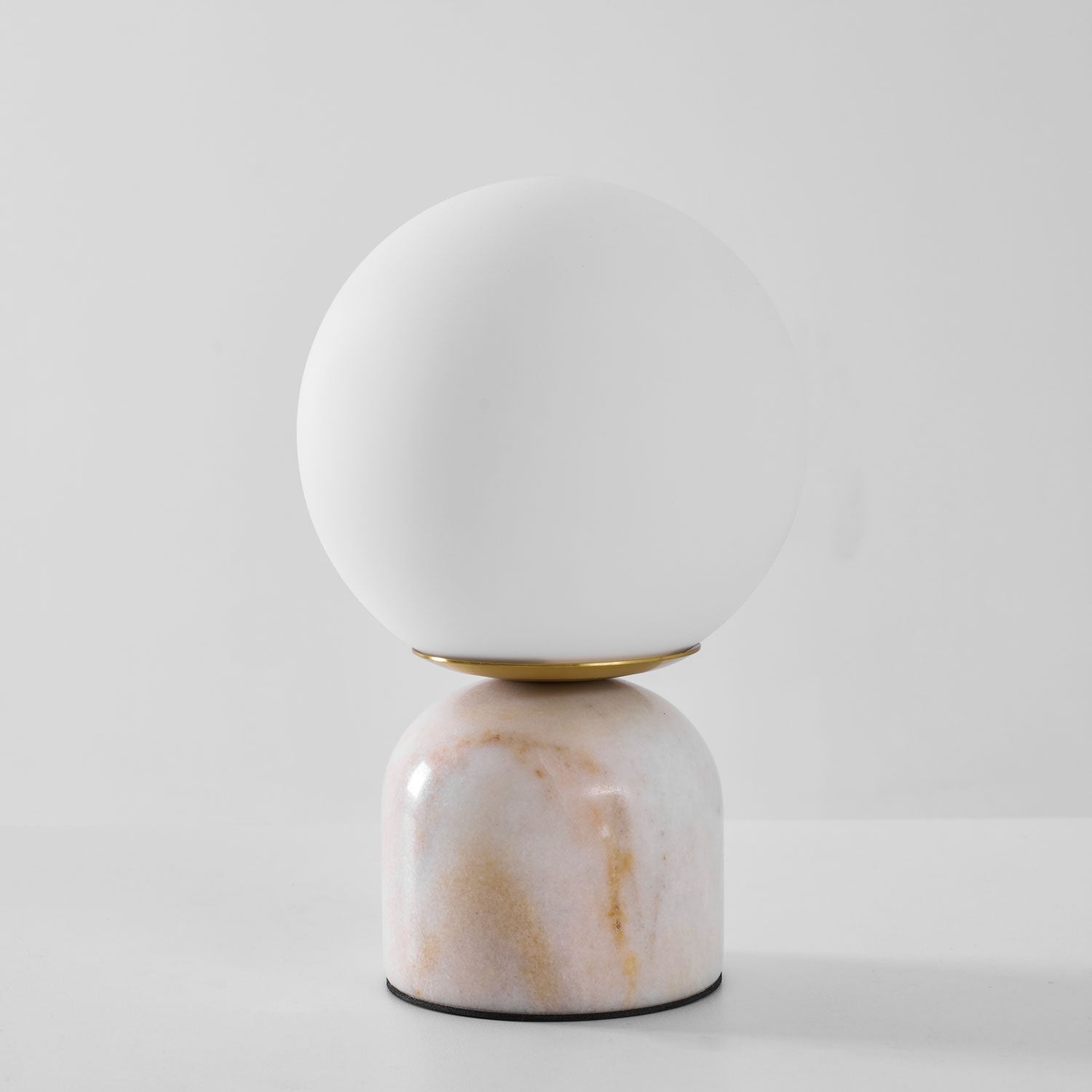 Marmeren Tafellamp met Glazen Bol – Scandinavisch Design voor Sfeervol Accent | Sansoti
