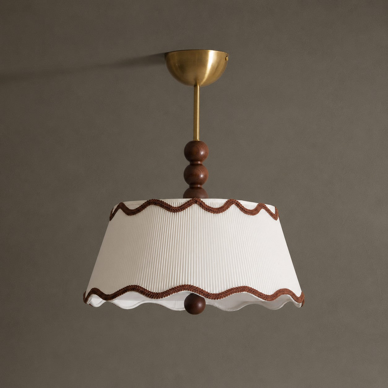 Plafondlamp met Geplooide Kap en Houten Kralen – Vintage Cottage Stijl voor Warm Sfeervol Licht | Sansoti