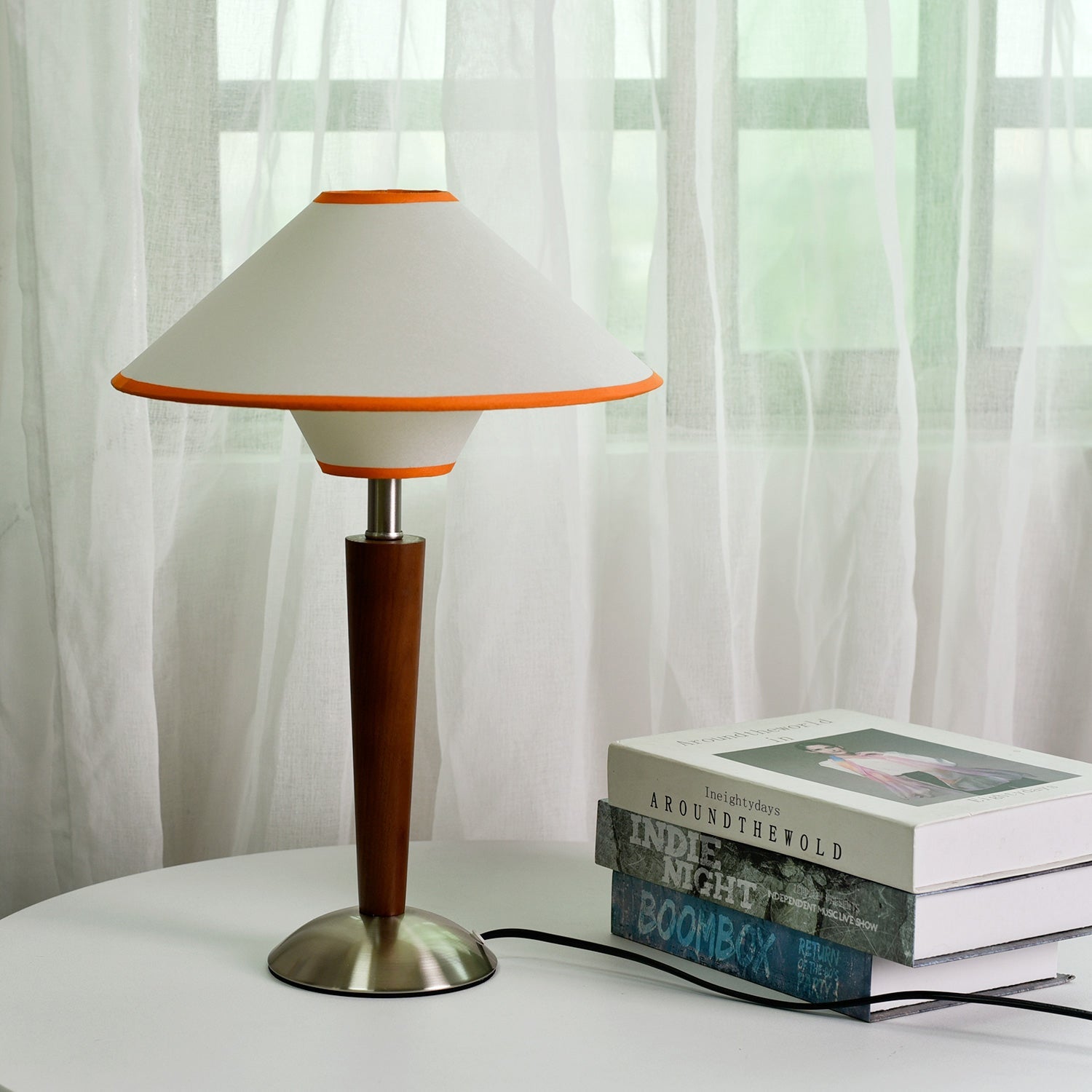 Houten Tafellamp met Stoffen Kap – Walnoot of Nikkel – Warm Modern Design – E26/E27 – Plug-in met Schakelaar | Sansoti