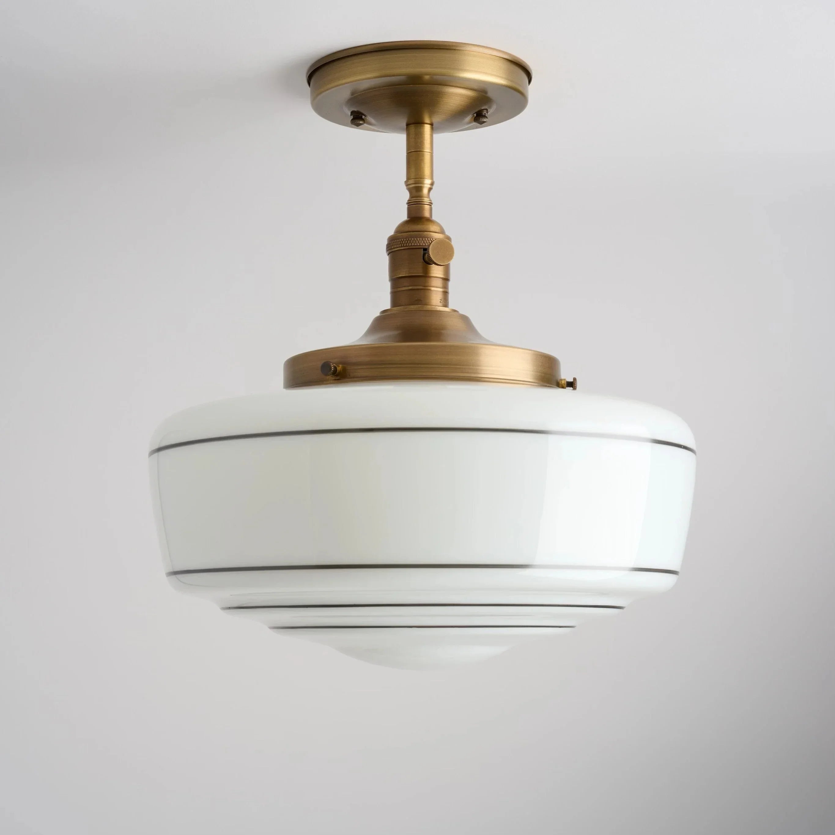 Ronde Plafondlamp met Gestreepte Glazen Kap en Messing Fitting – Scandinavische Flush Mount Verlichting | Sansoti