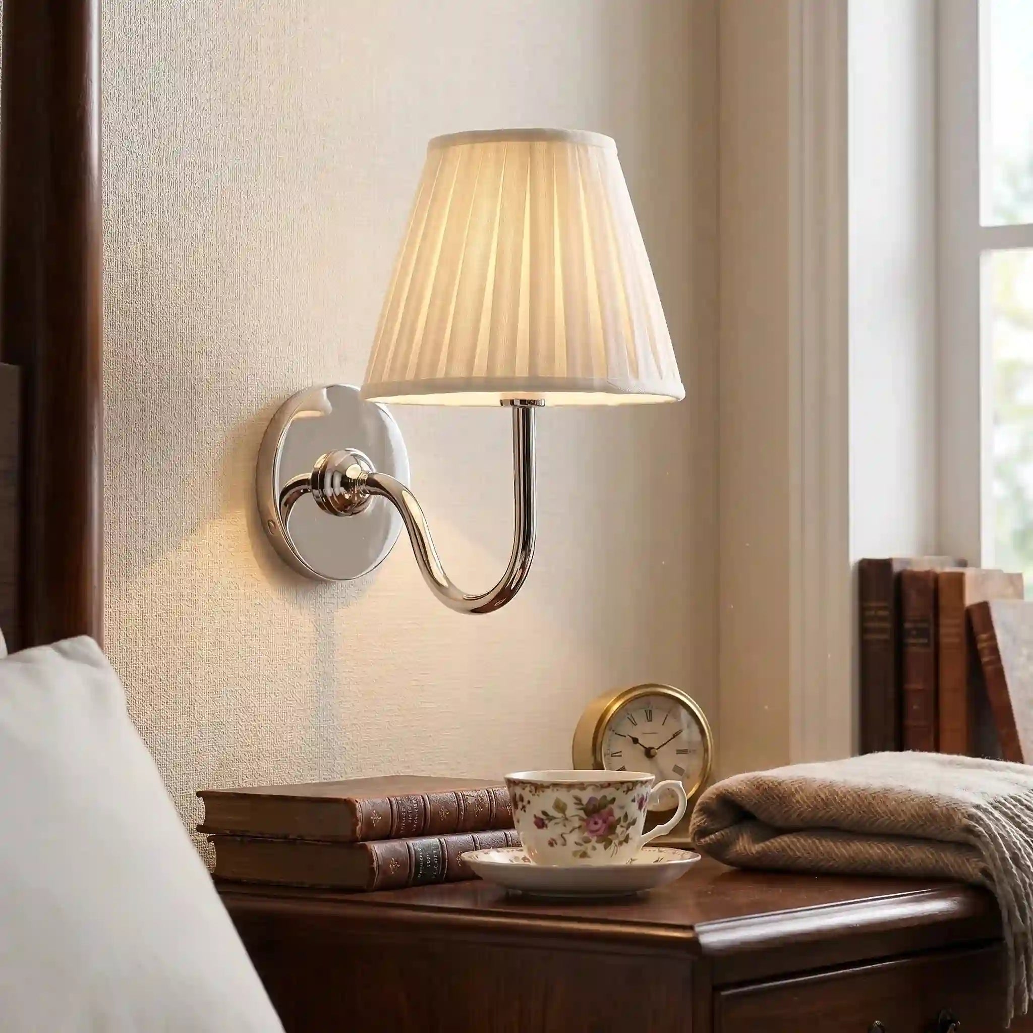 Wandlamp met Plissé Kap – Klassieke Wandverlichting Metaal & Linnen Landelijk Slaapkamer Hal Leeshoek Huis Interieur | Sansoti