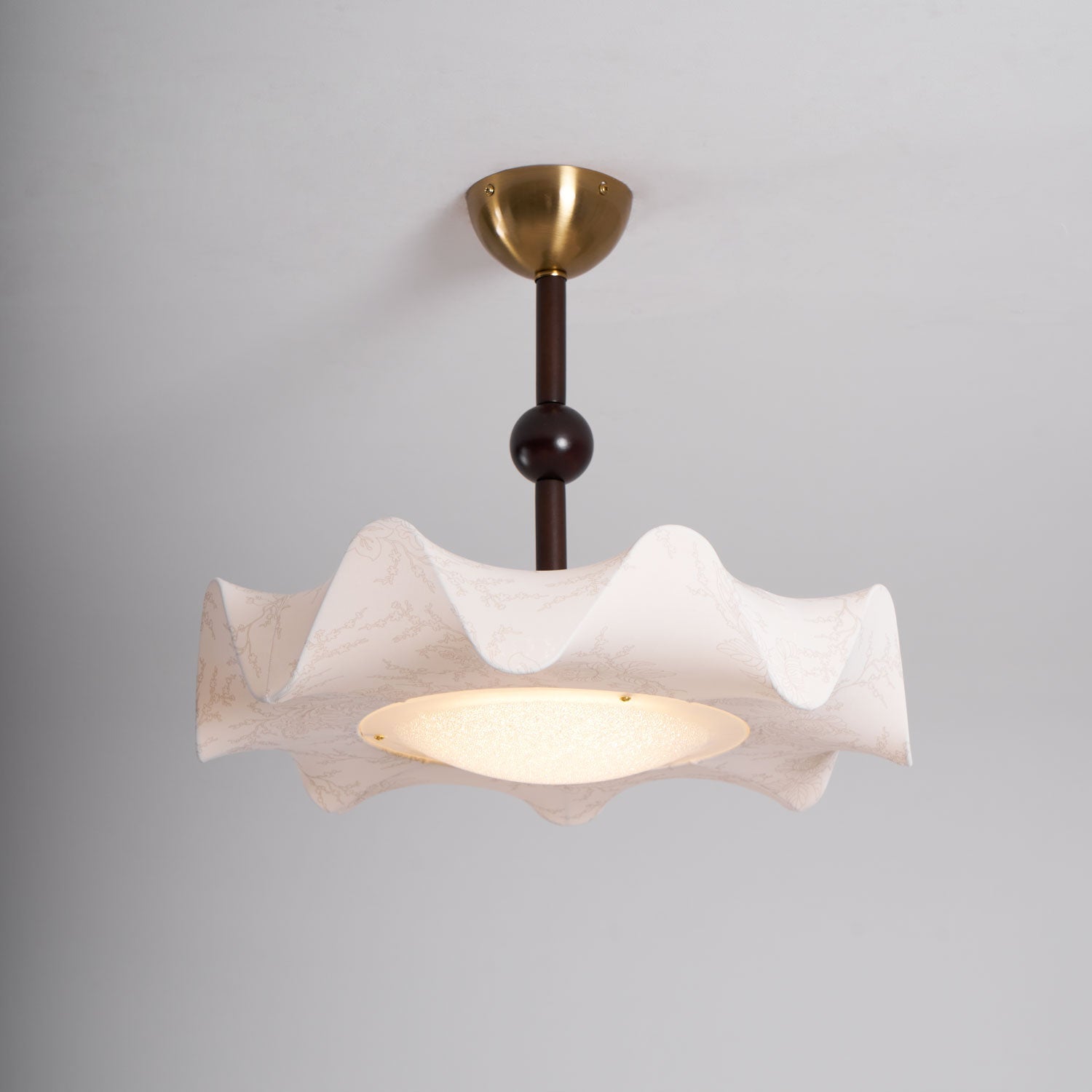 Plafondlamp met Bloemblaadjesontwerp – Walnoot & Goud – Geïntegreerde LED – Ø50cm × H44cm | Sansoti