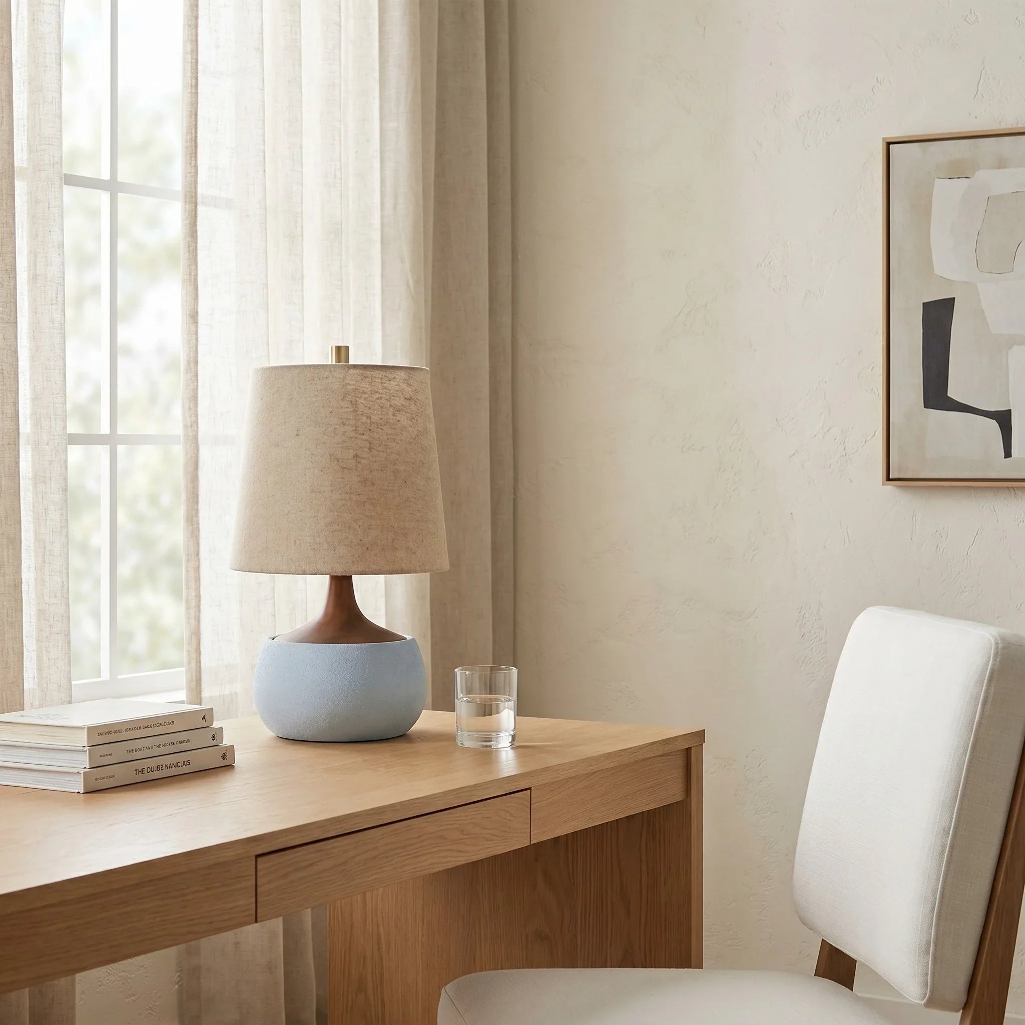 Tafellamp met Houten Voet, Linnen Kap en Cementlook Cilinder – Modern Design | Sansoti