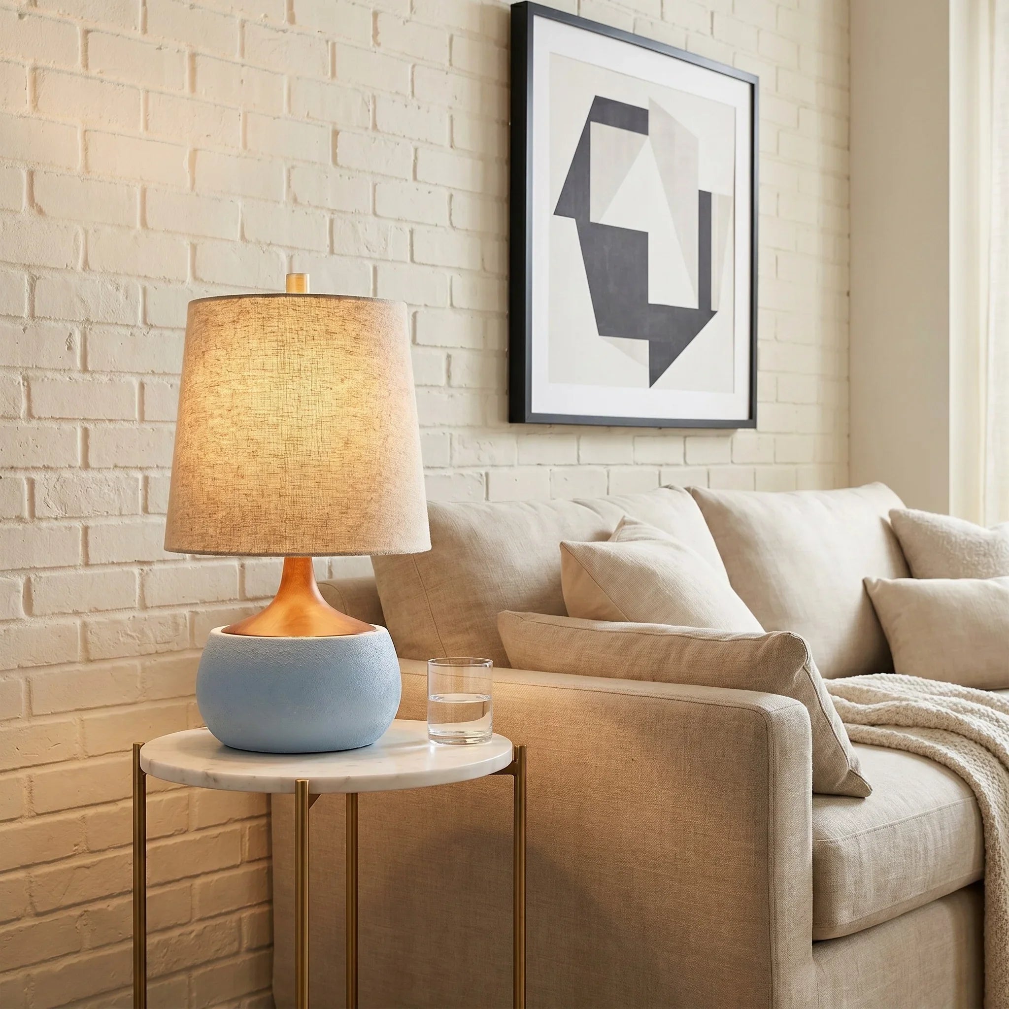 Tafellamp met Houten Voet, Linnen Kap en Cementlook Cilinder – Modern Design | Sansoti