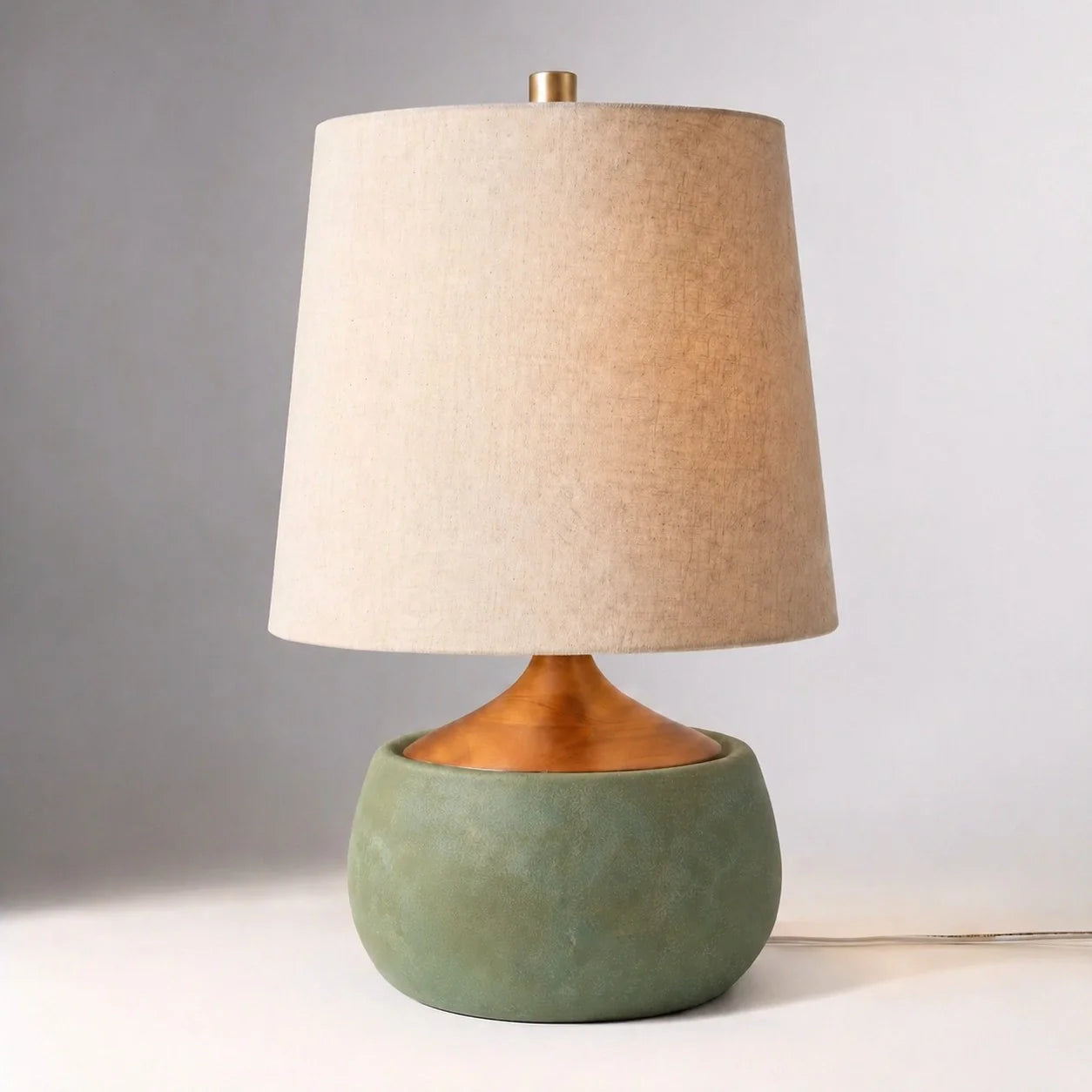 Tafellamp met Houten Voet, Linnen Kap en Cementlook Cilinder – Modern Design | Sansoti