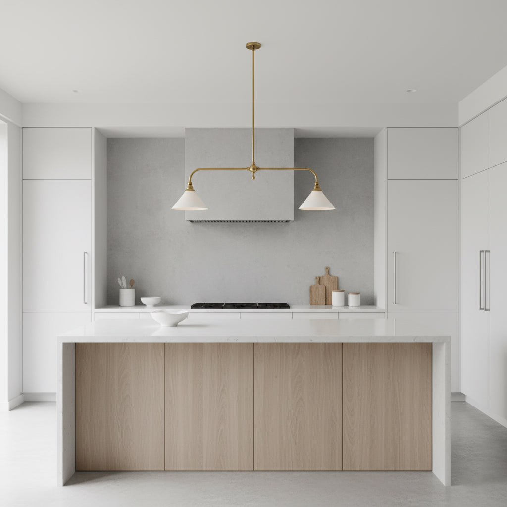 Luxe Design Hanglamp Met Witte Glazen Kappen Voor Eettafel En Keukeneiland In Messing Afwerking | Sansoti