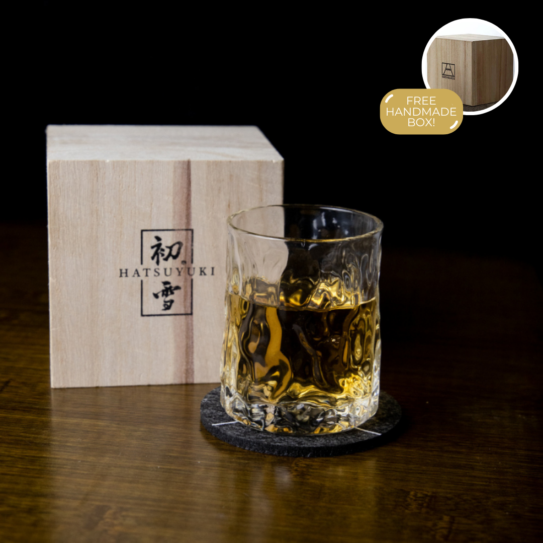 Handgemaakt Whiskeyglas met Golvend Reliëf 210ml Hittebestendig Glas voor Whisky Cocktails Spirits Premium Drinkglas Japans Design Zeegolf Patroon Cadeau Whiskyliefhebber Houten Verpakking | Sansoti