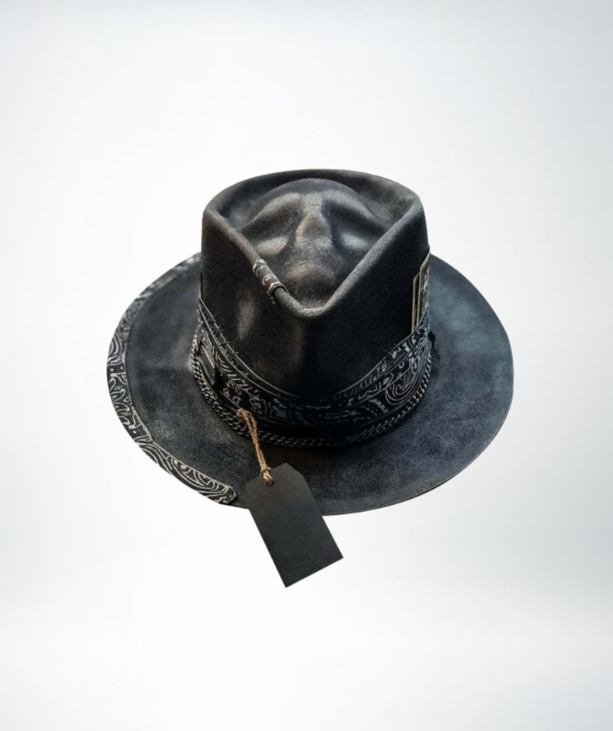 Vilten hoed met schedelmotief zwart handgemaakt festivalaccessoire rock gothic stijl uniek opvallend design | Sansoti