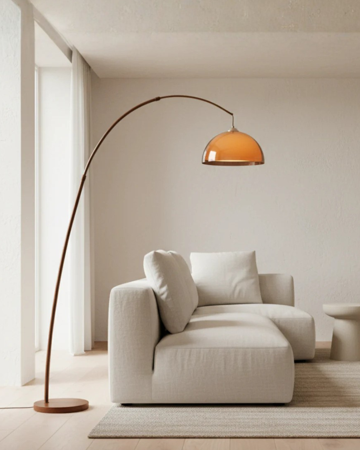 Bogen-Stehlampe aus Metall mit verstellbarem Arm, bernsteinfarbenem Kuppelschirm, Leselampe, Wohnzimmer, Walnuss, Mid-Century Modern | Sansoti