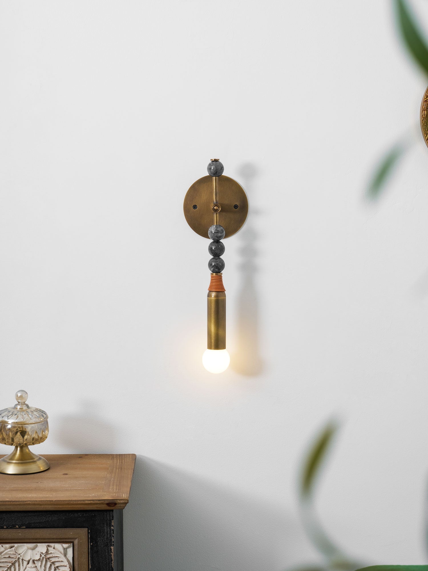 Toam Wandlamp Marmer Messing – Persepolis Geïnspireerd Design met Antique Brass Afwerking 18.9 en 27.6 inch | Sansoti