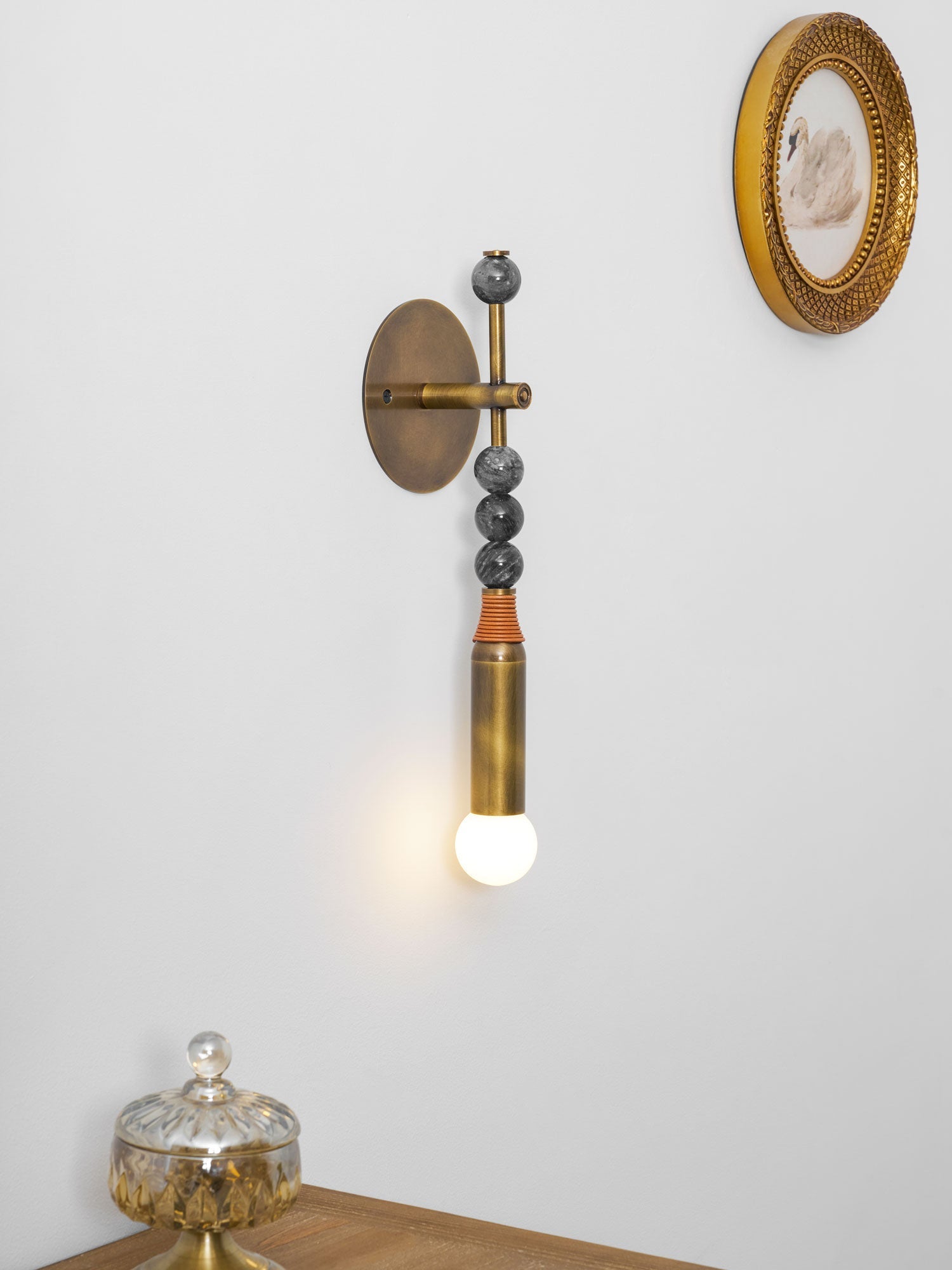 Toam Wandlamp Marmer Messing – Persepolis Geïnspireerd Design met Antique Brass Afwerking 18.9 en 27.6 inch | Sansoti