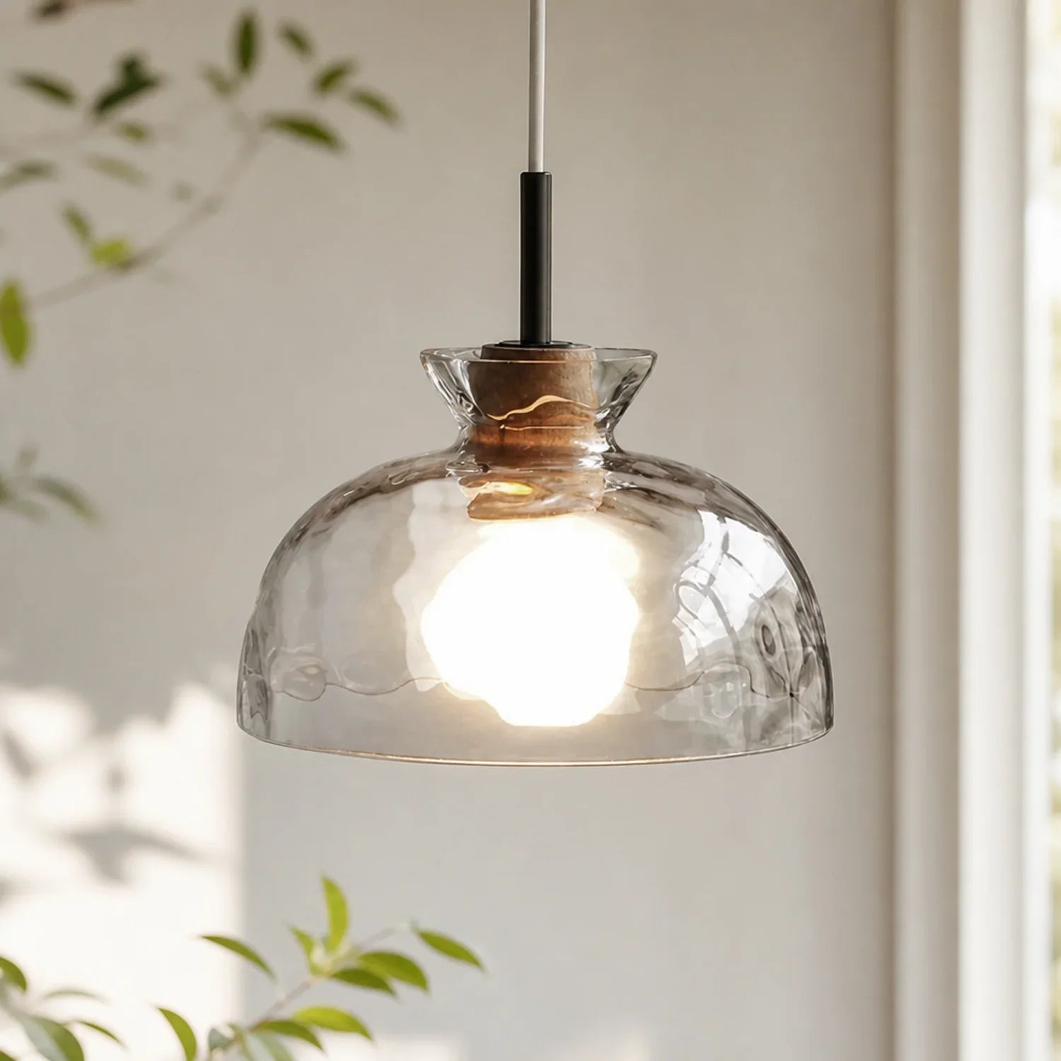 Glazen Hanglamp met Geslepen Koepel en Houten Accenten – Rustieke Eethoekverlichting | Sansoti