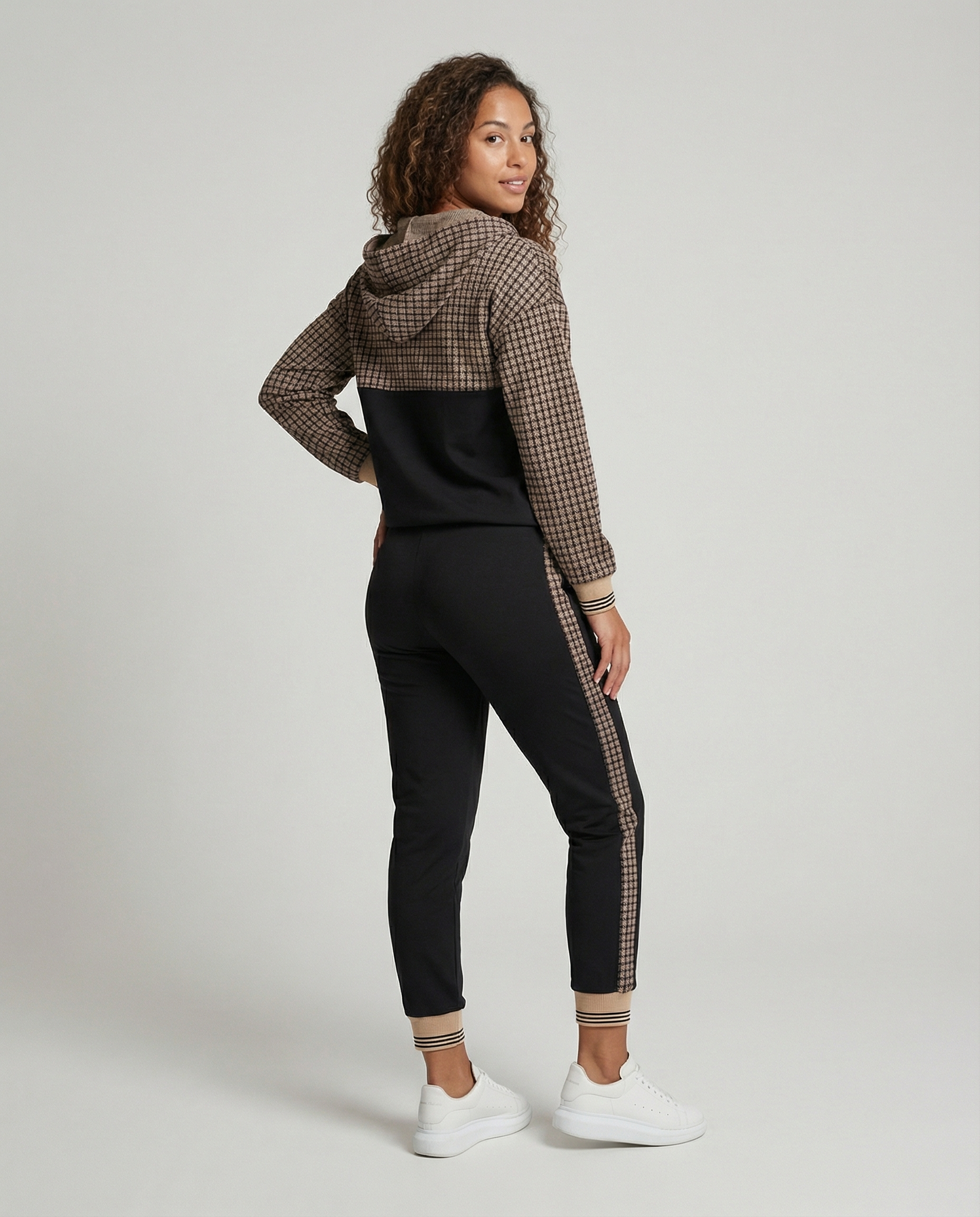 Premium Dames Joggingpak met Comfortabele Pasvorm – Zachte Loungewear voor Thuis en Vrije Tijd | Sansoti