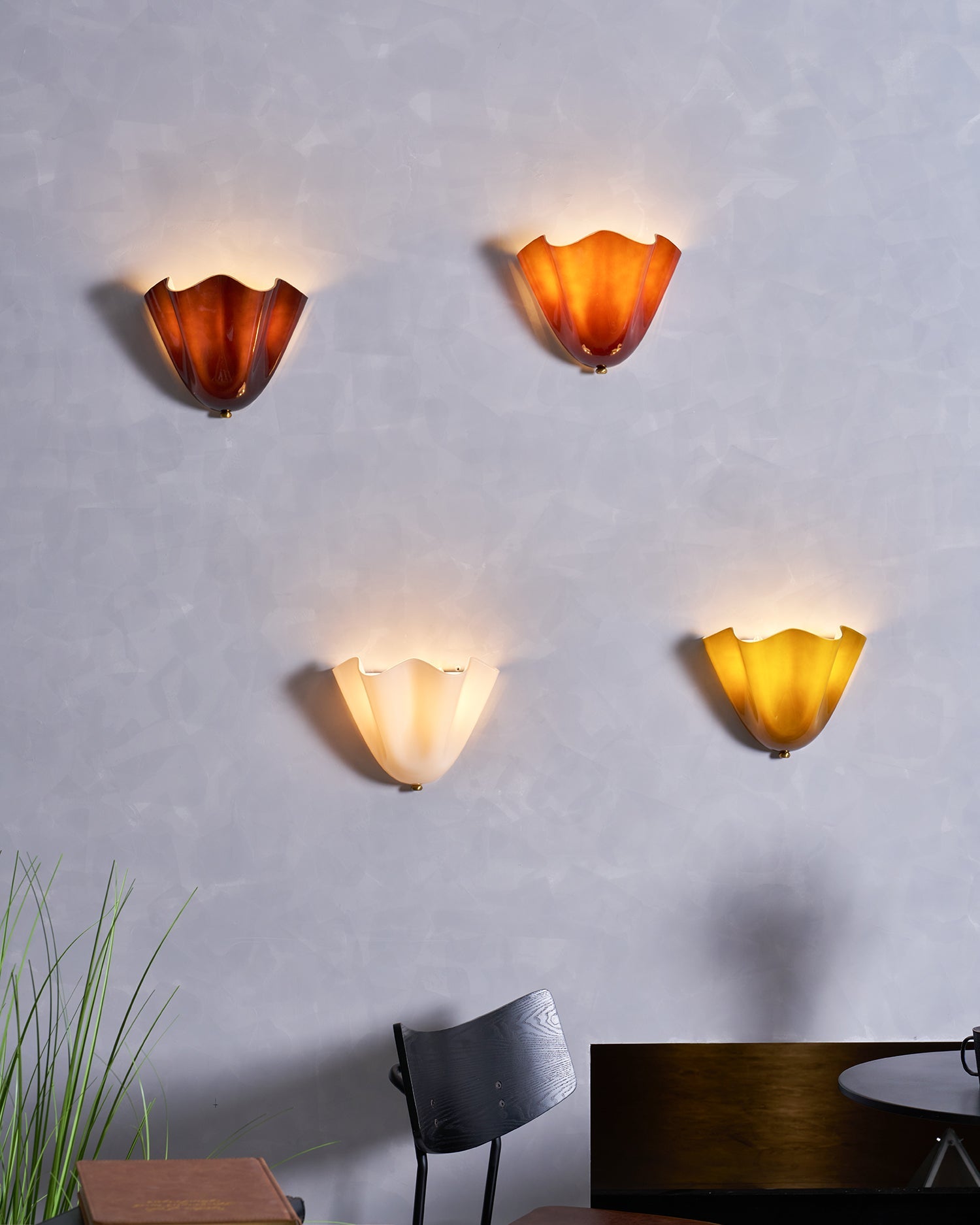 Petalia Wandlamp — Sculptural Petal-Geïnspireerde Glazen Wandverlichting met G9 Fitting en Hardwired Installatie (28 × 25 × 13 cm) | Sansoti