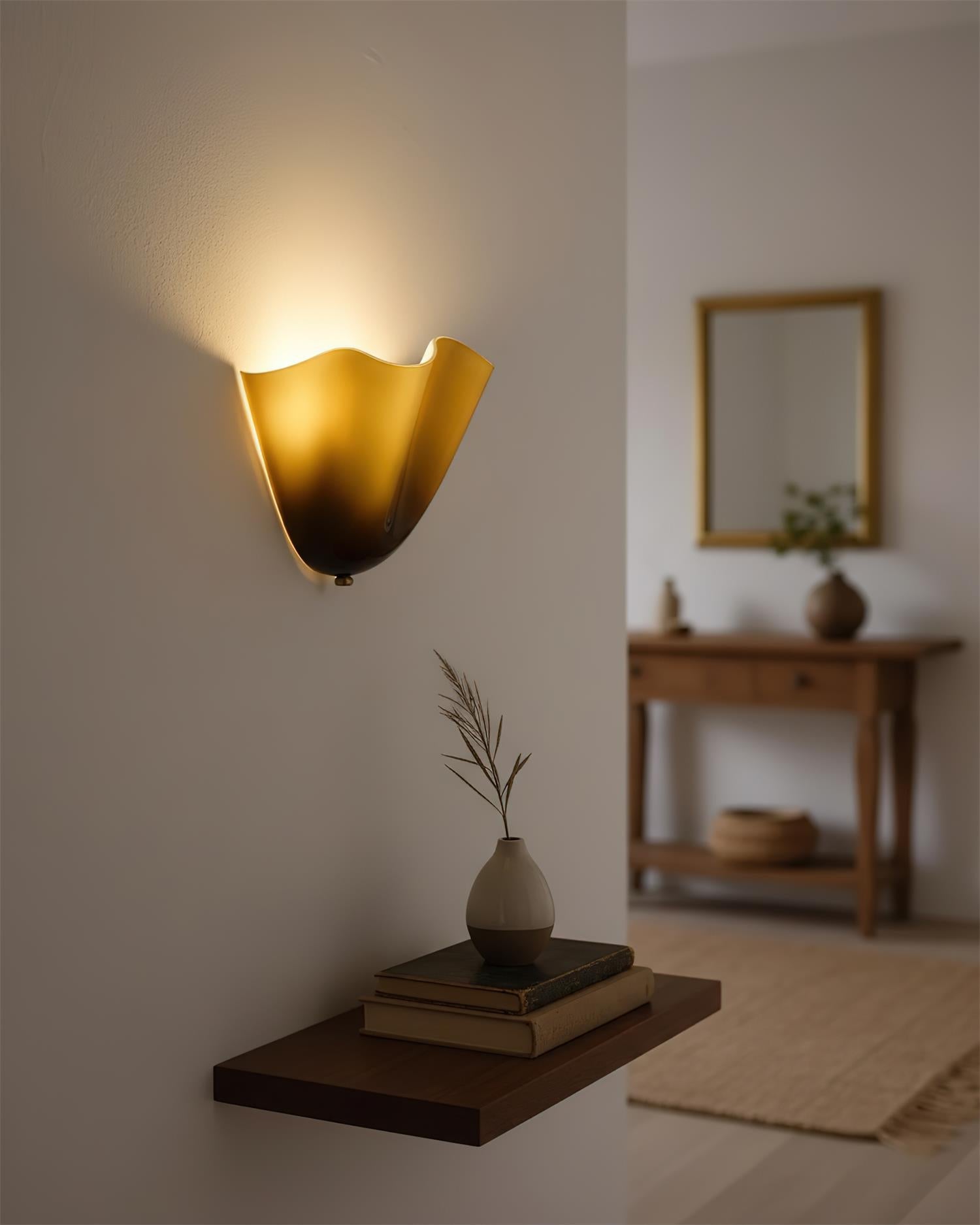 Design Wandleuchte aus mundgeblasenem Glas – Skulpturale Wandbeleuchtung für modernes Interieur
