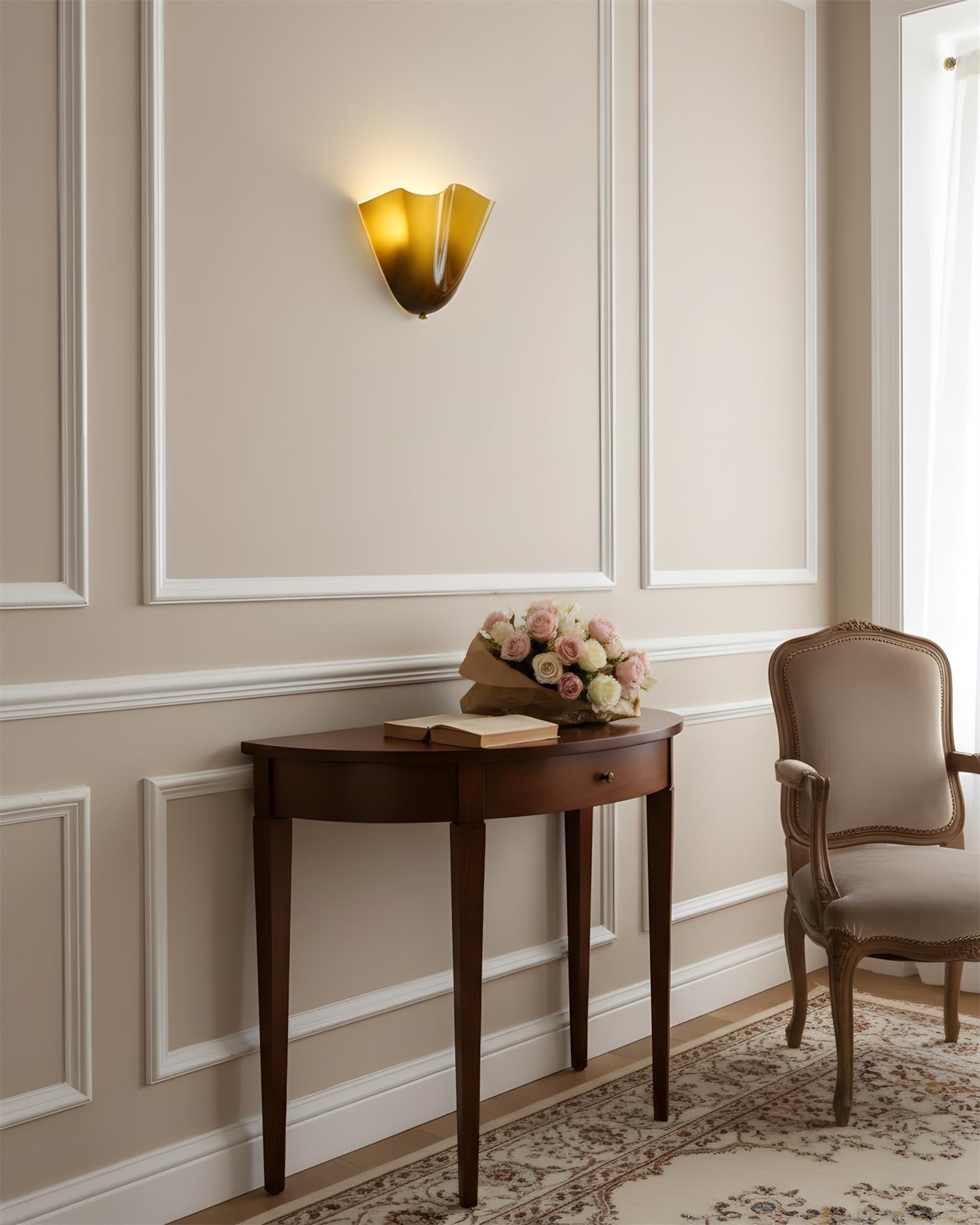 Design Wandleuchte aus mundgeblasenem Glas – Skulpturale Wandbeleuchtung für modernes Interieur