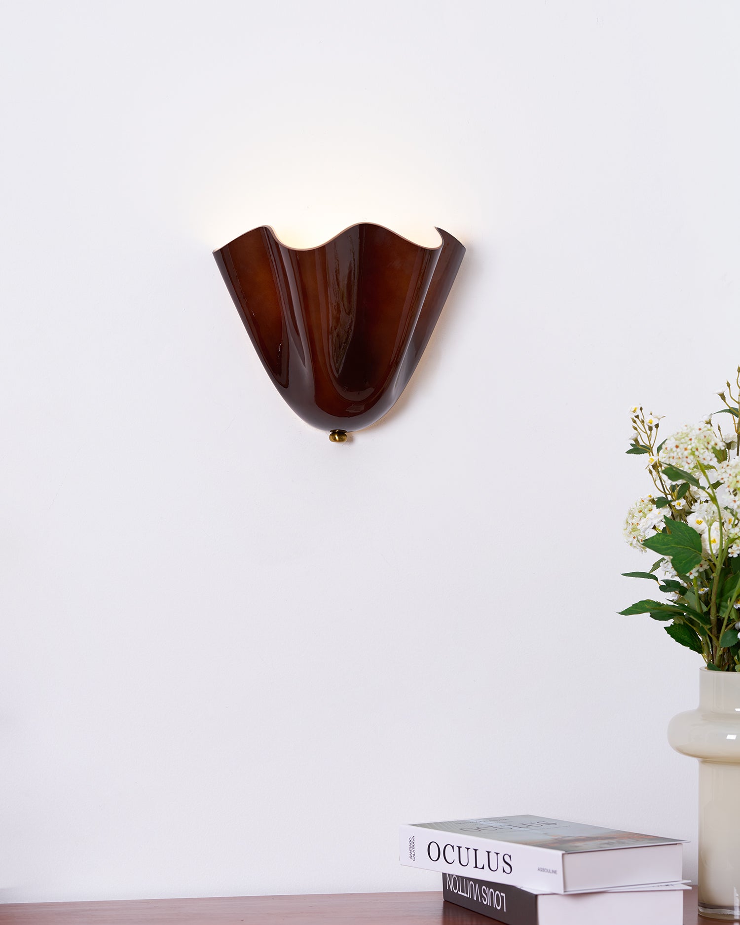 Petalia Wandlamp — Sculptural Petal-Geïnspireerde Glazen Wandverlichting met G9 Fitting en Hardwired Installatie (28 × 25 × 13 cm) | Sansoti