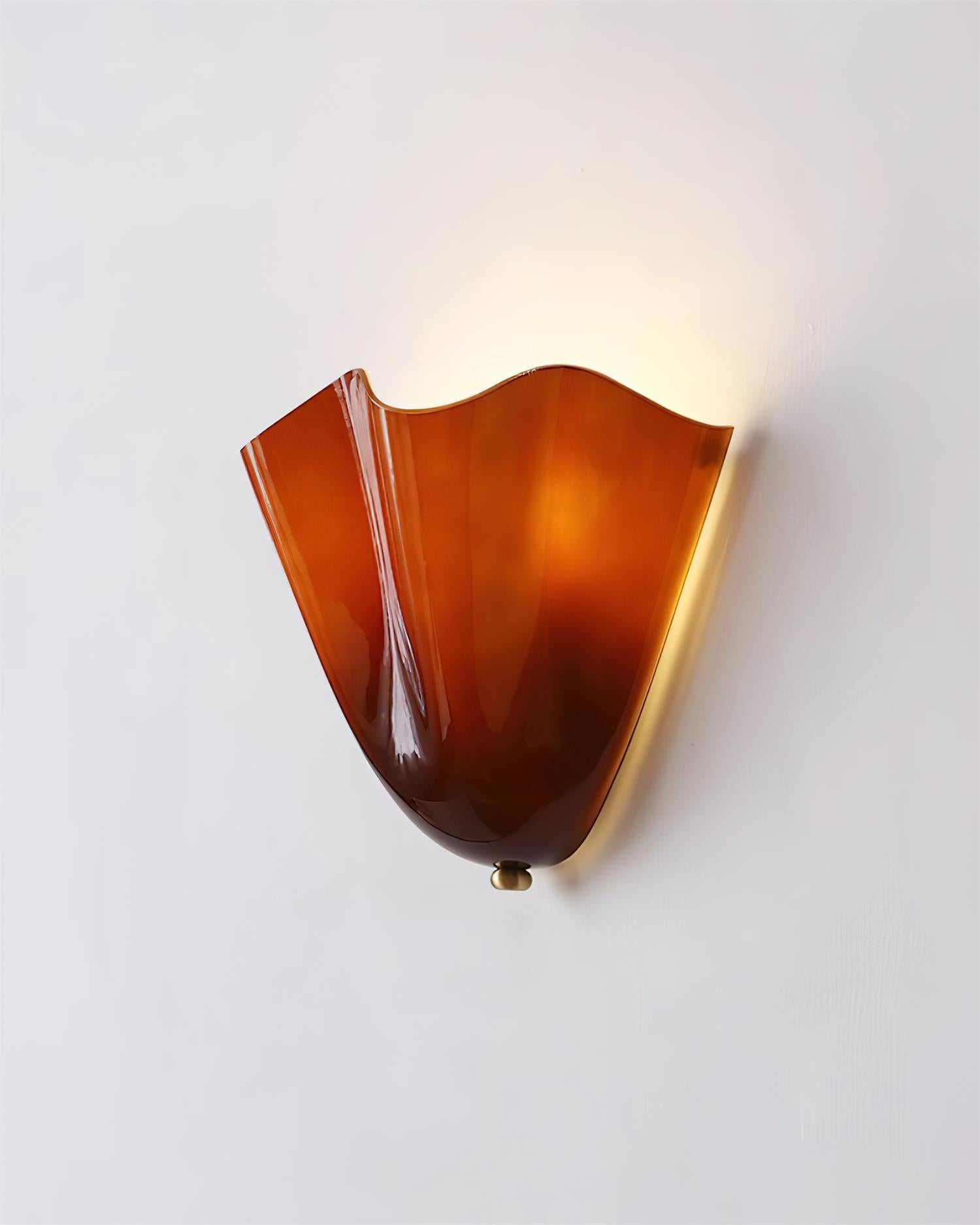Design Wandleuchte aus mundgeblasenem Glas – Skulpturale Wandbeleuchtung für modernes Interieur