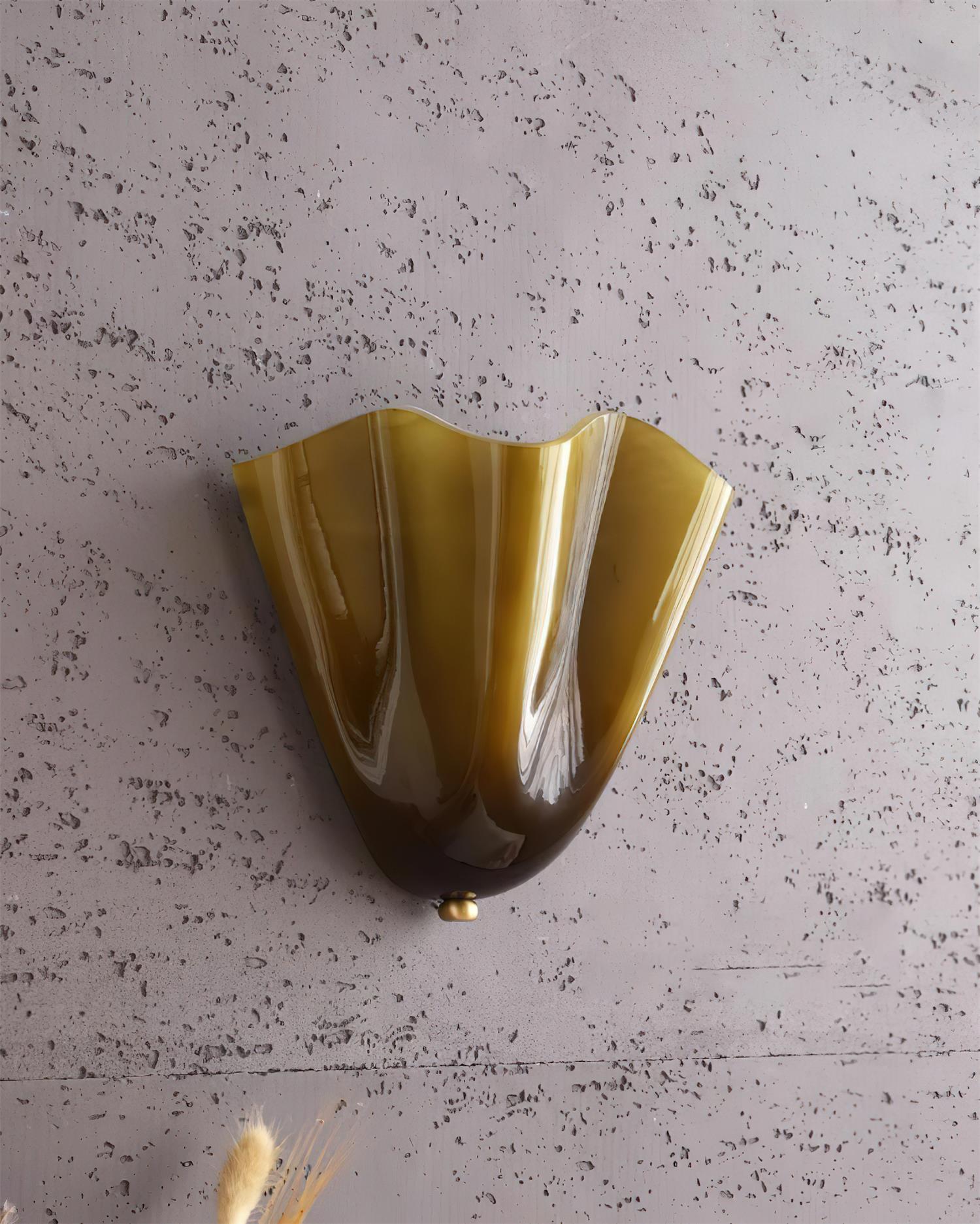 Design Wandleuchte aus mundgeblasenem Glas – Skulpturale Wandbeleuchtung für modernes Interieur