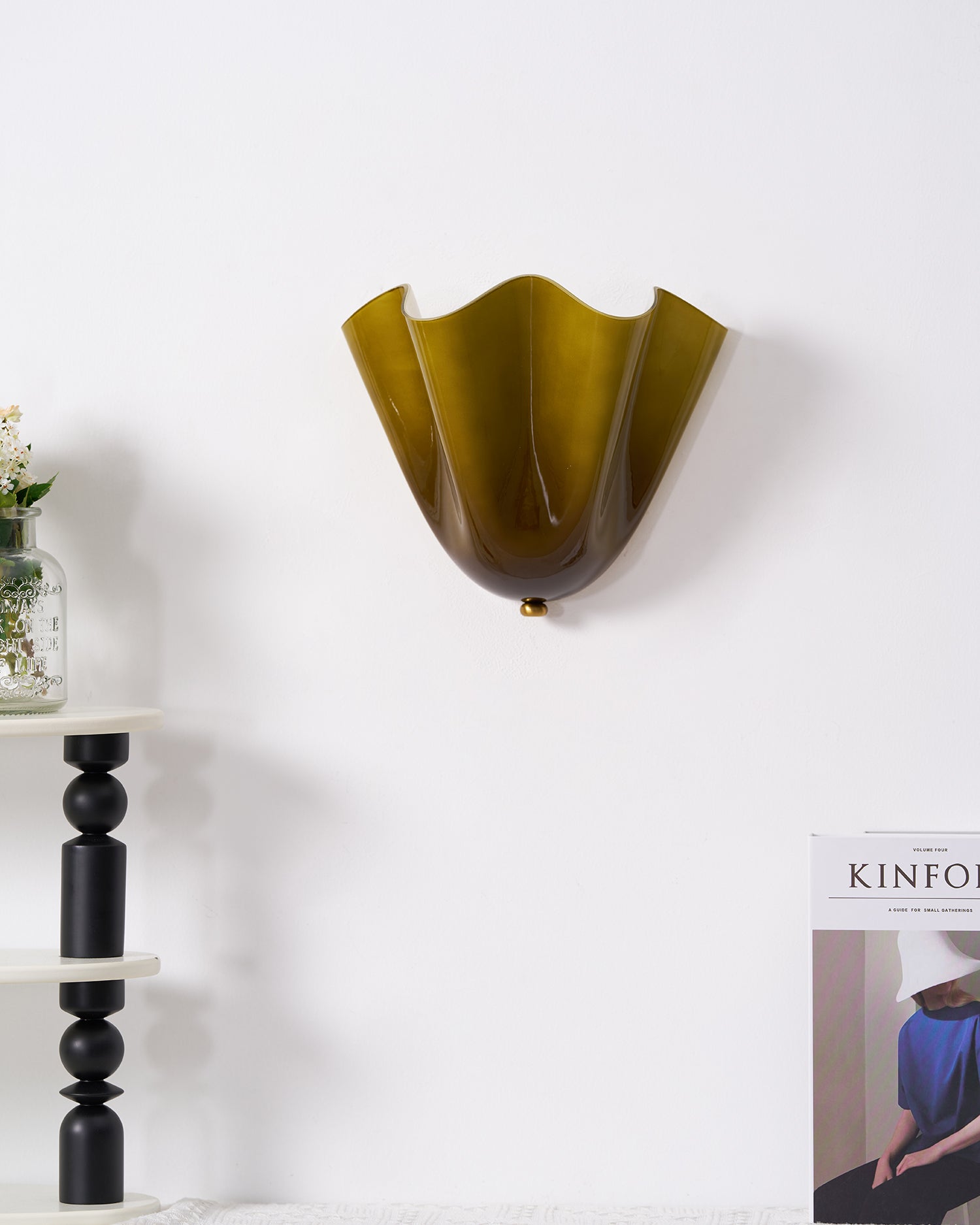 Petalia Wandlamp — Sculptural Petal-Geïnspireerde Glazen Wandverlichting met G9 Fitting en Hardwired Installatie (28 × 25 × 13 cm) | Sansoti