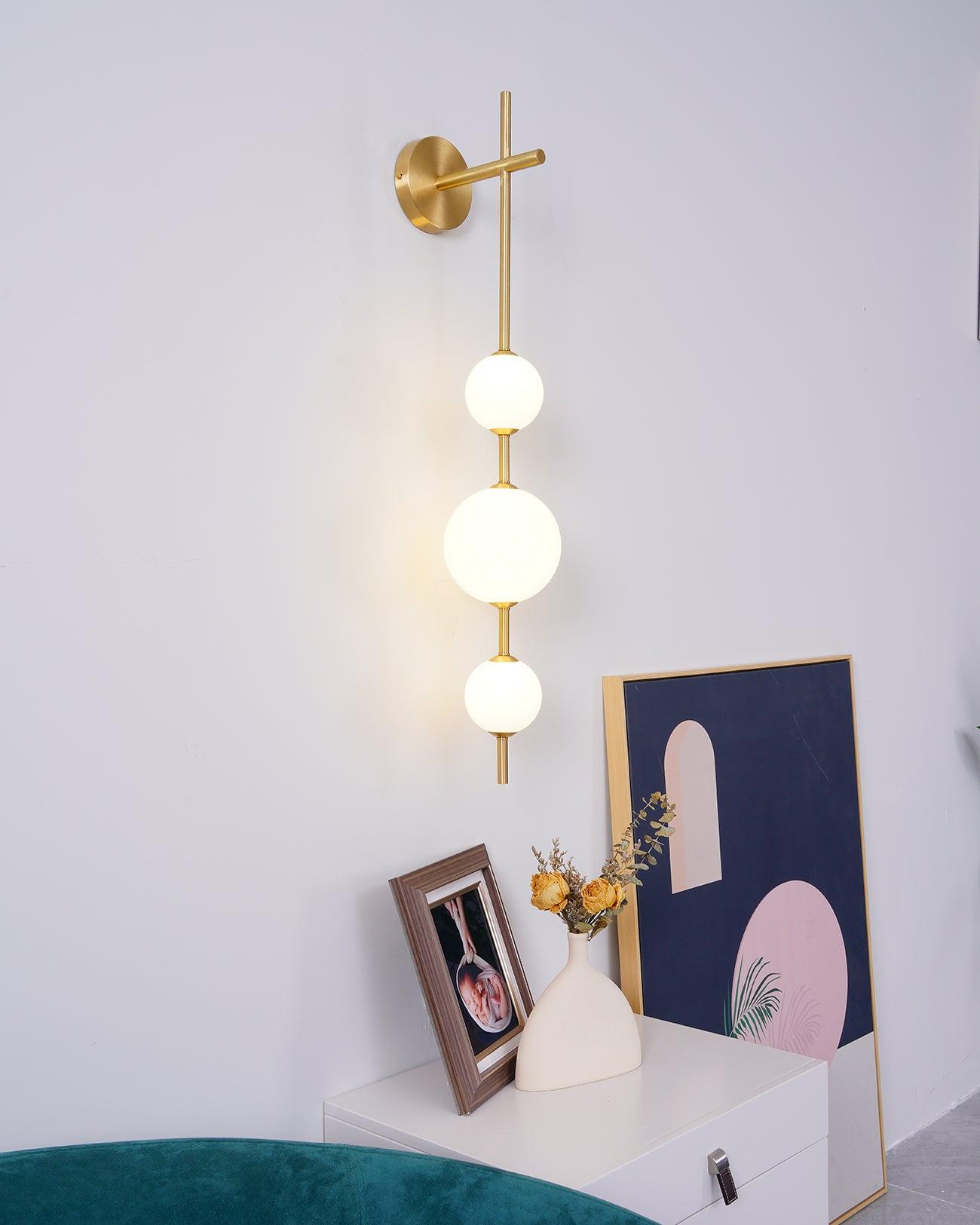 Verticale Glazen Bol Wandlamp – Moderne Wandverlichting met Gestapelde Bollen – Messing, Zwart of Nikkel – 3 Afmetingen | Sansoti