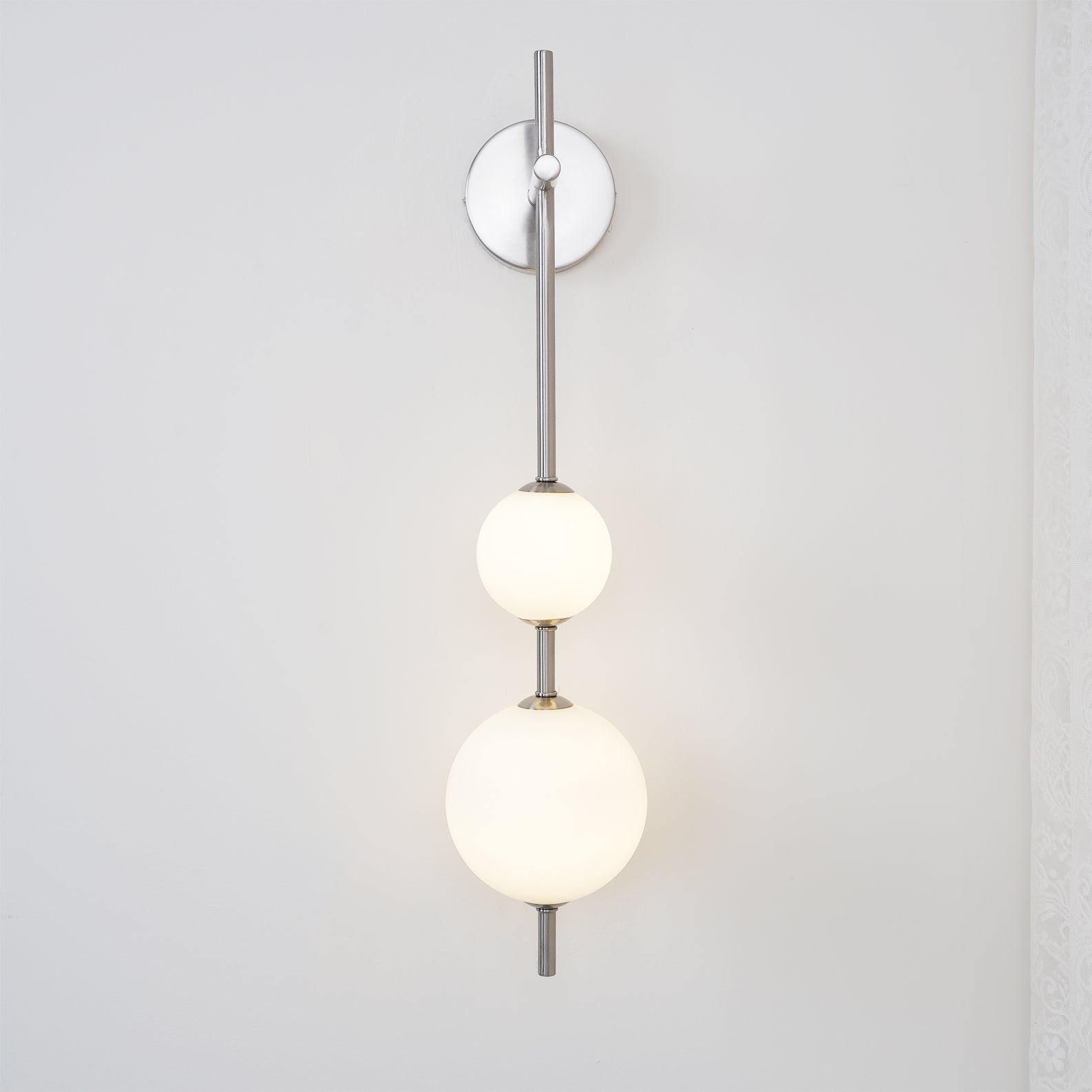 Verticale Glazen Bol Wandlamp – Moderne Wandverlichting met Gestapelde Bollen – Messing, Zwart of Nikkel – 3 Afmetingen | Sansoti