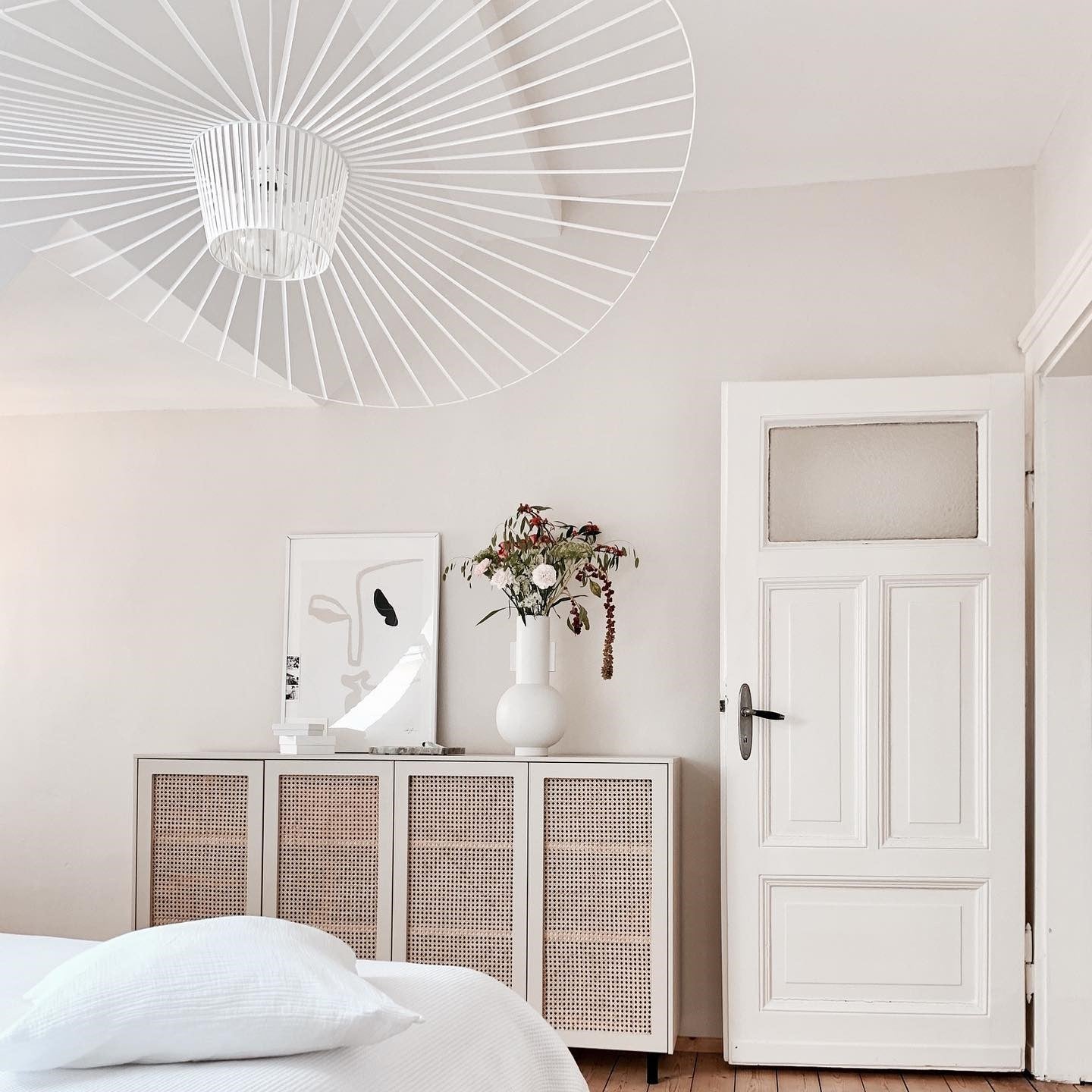 Vertigo Hanglamp Fiberglass Sculptuur met Vloeiende Silhouet Modern Design | Sansoti