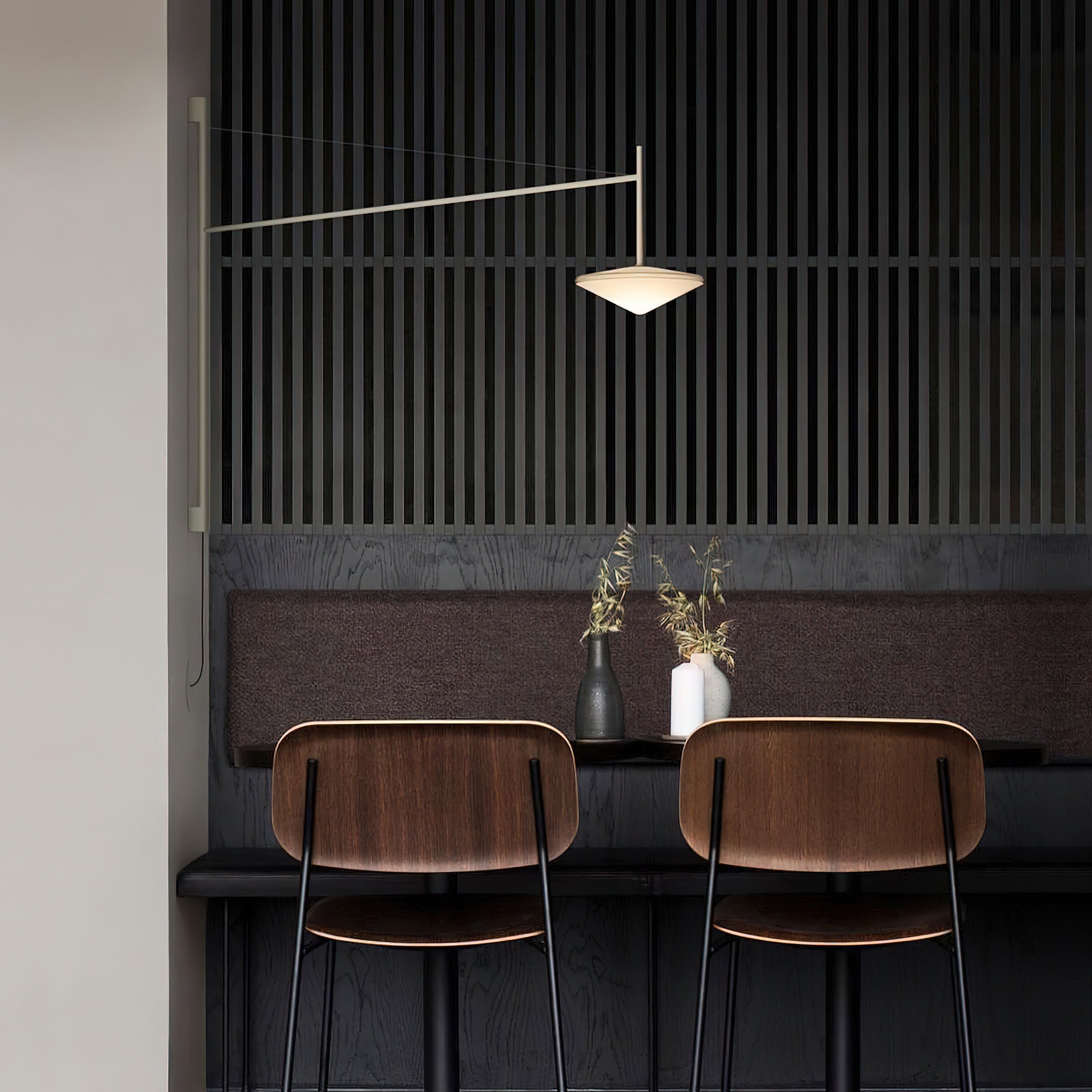 Verstelbare Wandlamp met Zwenkarm | Mondgeblazen Glazen Kap | Stekkermodel | Sansoti