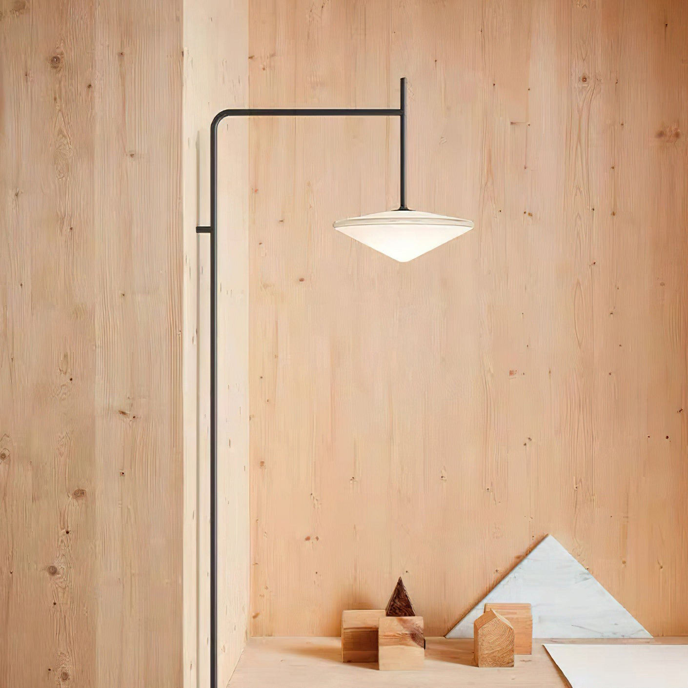 Verstelbare Wandlamp met Zwenkarm | Mondgeblazen Glazen Kap | Stekkermodel | Sansoti