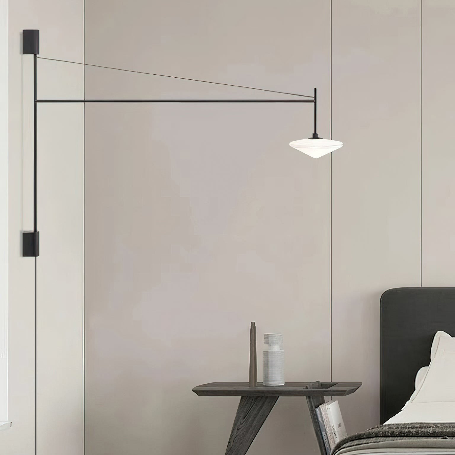 Verstelbare Wandlamp met Zwenkarm | Mondgeblazen Glazen Kap | Stekkermodel | Sansoti