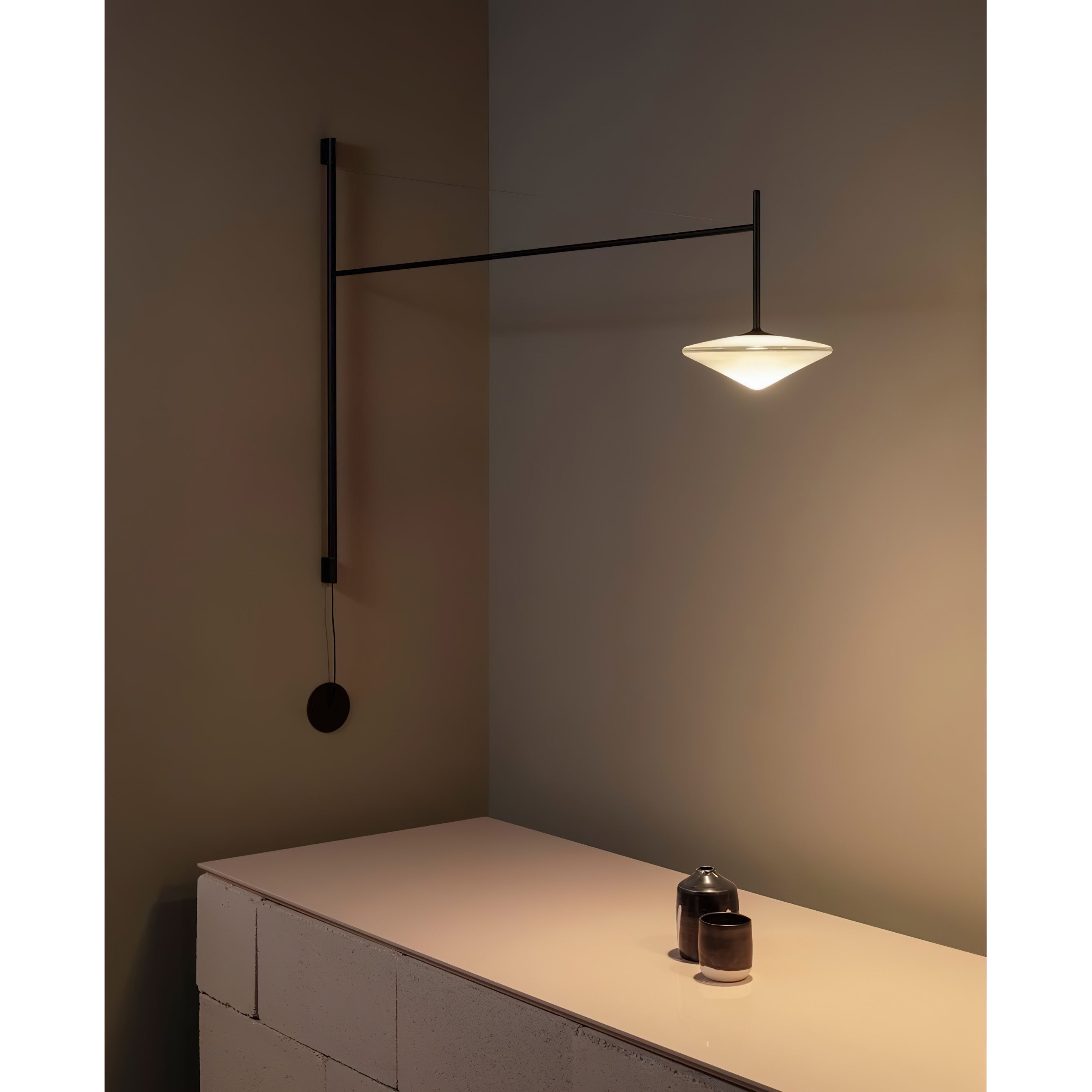 Verstelbare Wandlamp met Zwenkarm | Mondgeblazen Glazen Kap | Stekkermodel | Sansoti