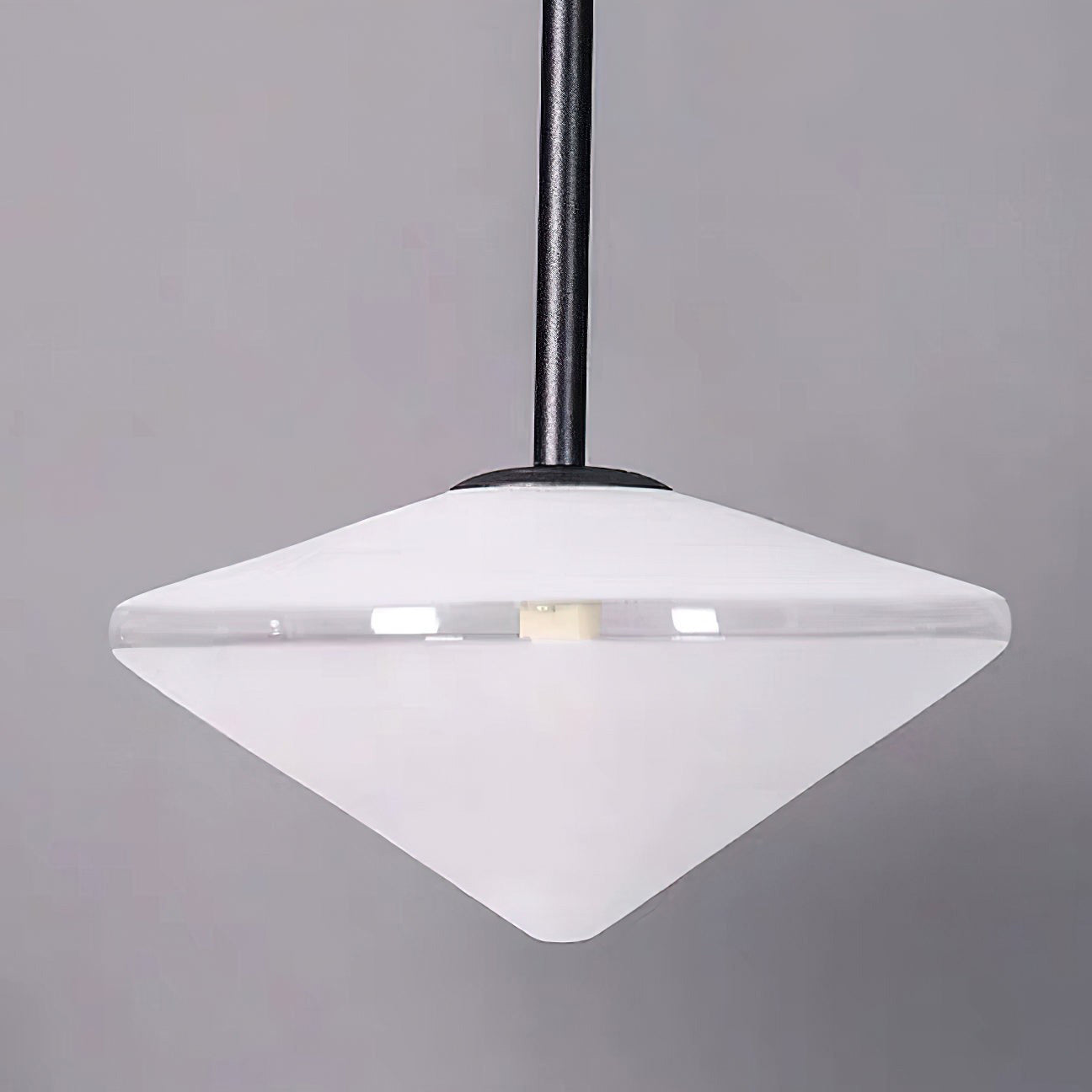 Verstelbare Wandlamp met Zwenkarm | Mondgeblazen Glazen Kap | Stekkermodel | Sansoti