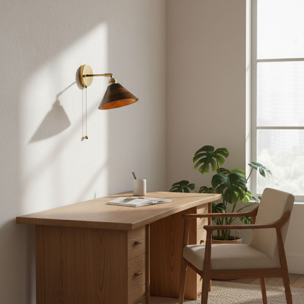 Vintage Wandlamp met Walnoothouten Kap en Messing Armatuur – Dubbele Schakelaar Design | Sansoti