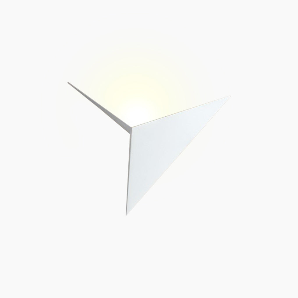 Dreieckige LED-Wandleuchte, geometrisches Metalldesign, modernes Interieur, Schlafzimmer, Wohnzimmer, 25 cm, minimalistisch | Sansoti