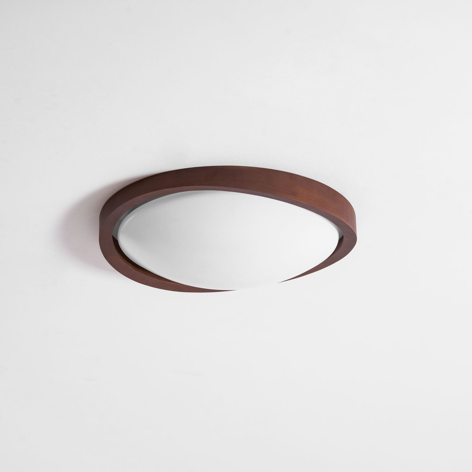 Houten Plafondlamp met Gebogen Rand – Scandinavisch Design met Walnoot Afwerking & Warme Verlichting voor Woonkamer Slaapkamer | Sansoti