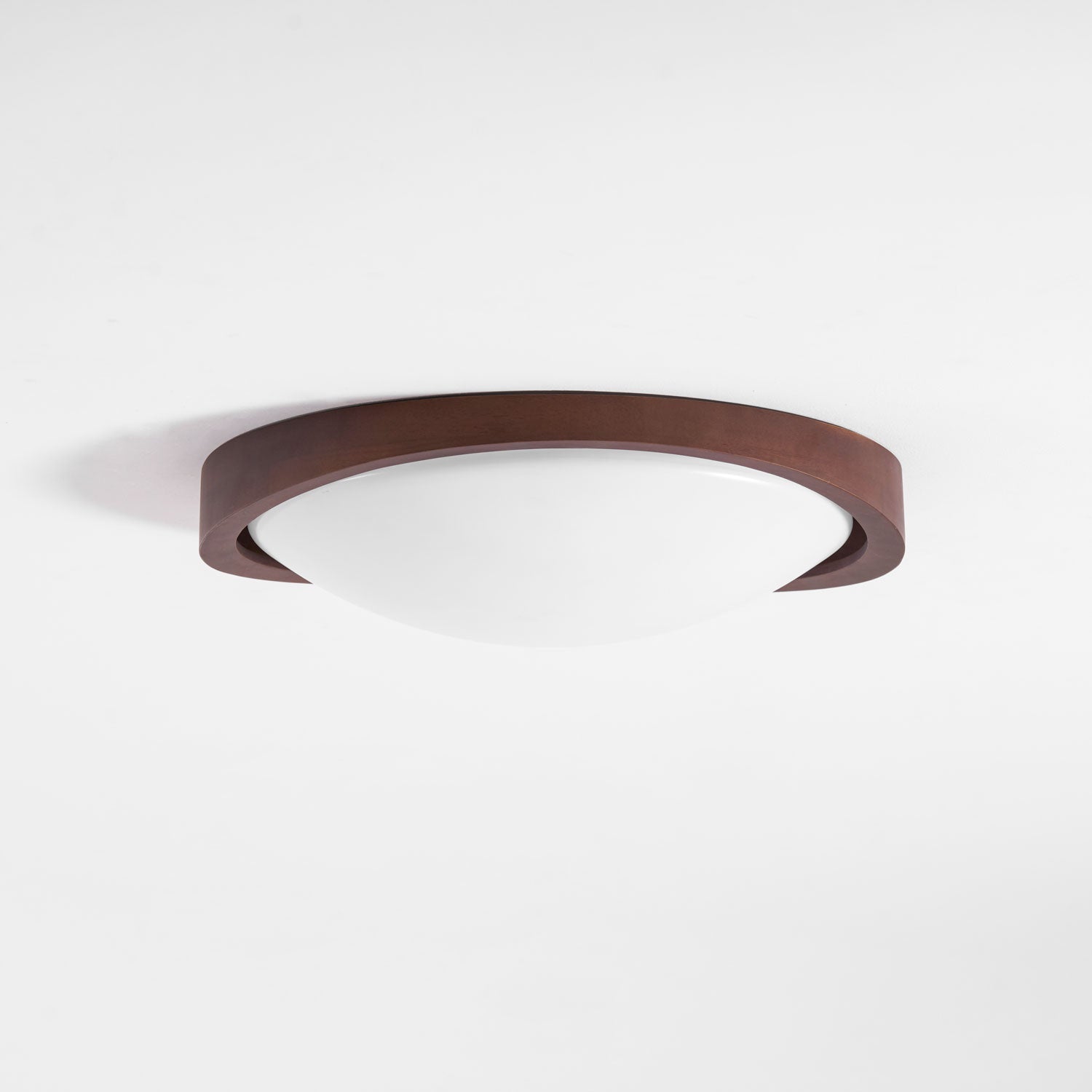 Houten Plafondlamp met Gebogen Rand – Scandinavisch Design met Walnoot Afwerking & Warme Verlichting voor Woonkamer Slaapkamer | Sansoti