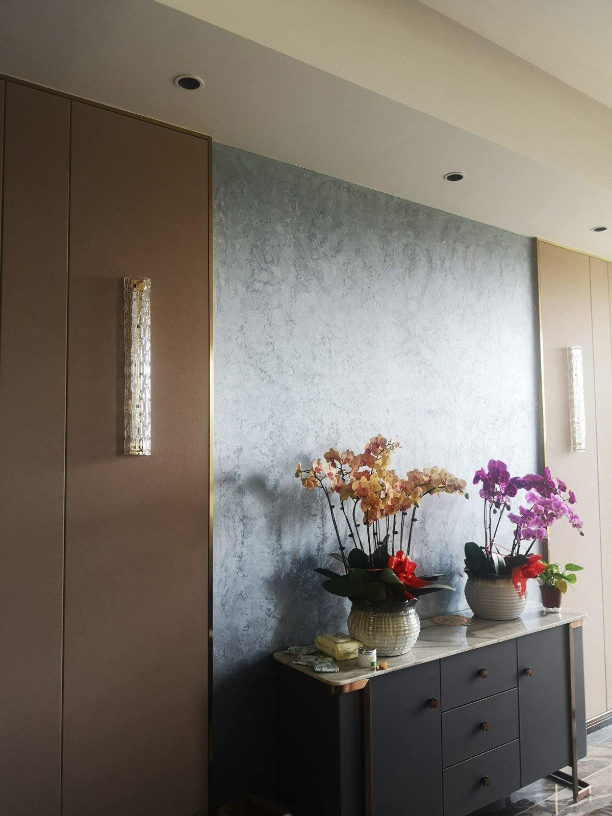 Glas-Wandleuchte aus messingfarbenem Metall, integrierte LED 3000K-6000K, dimmbare integrierte Beleuchtung, Wohnzimmer | Sansoti