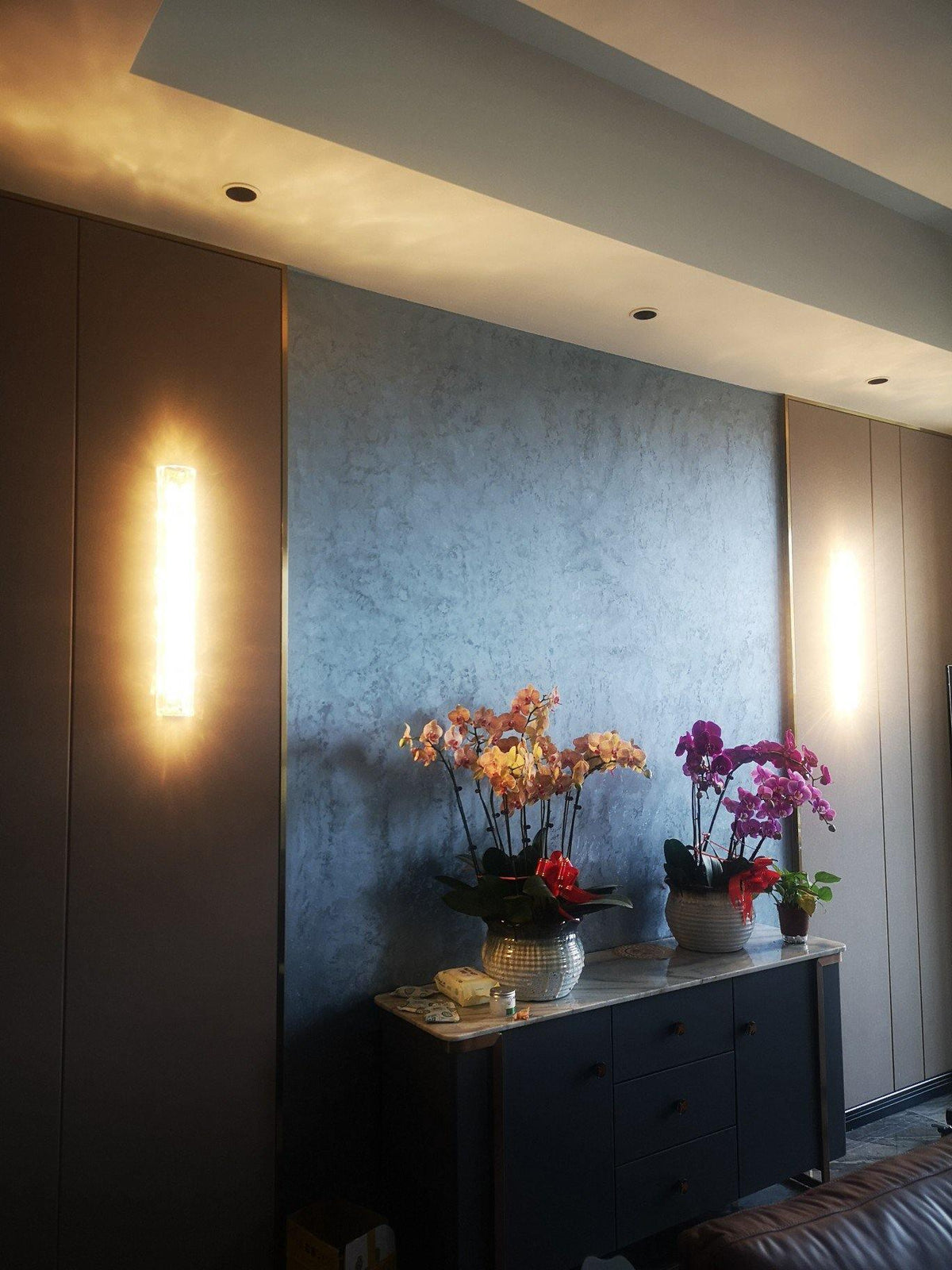 Glas-Wandleuchte aus messingfarbenem Metall, integrierte LED 3000K-6000K, dimmbare integrierte Beleuchtung, Wohnzimmer | Sansoti